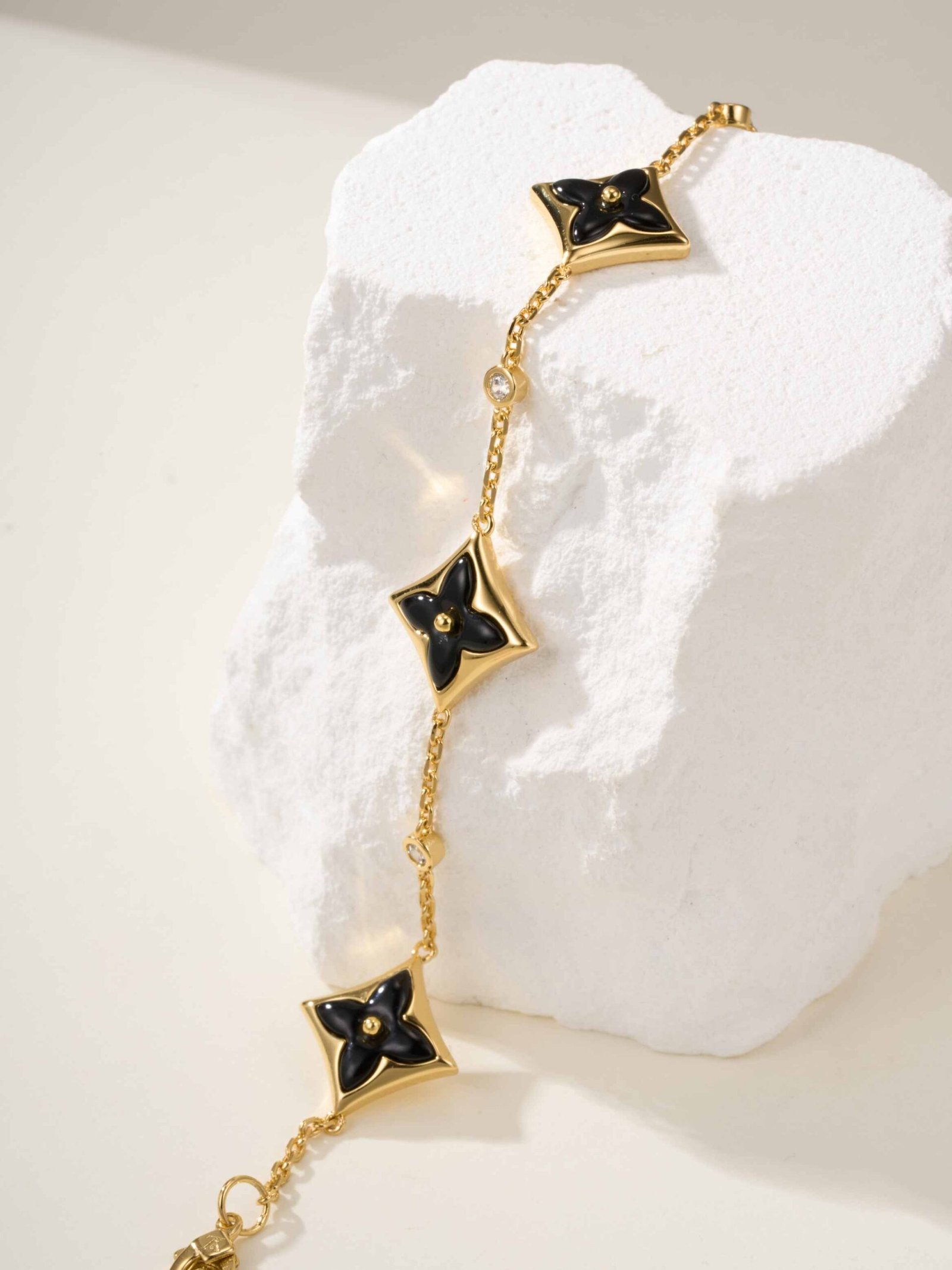 LV Classic Four Diamond Gold Black Agate 3-Diamond Bracelet - 图片 4