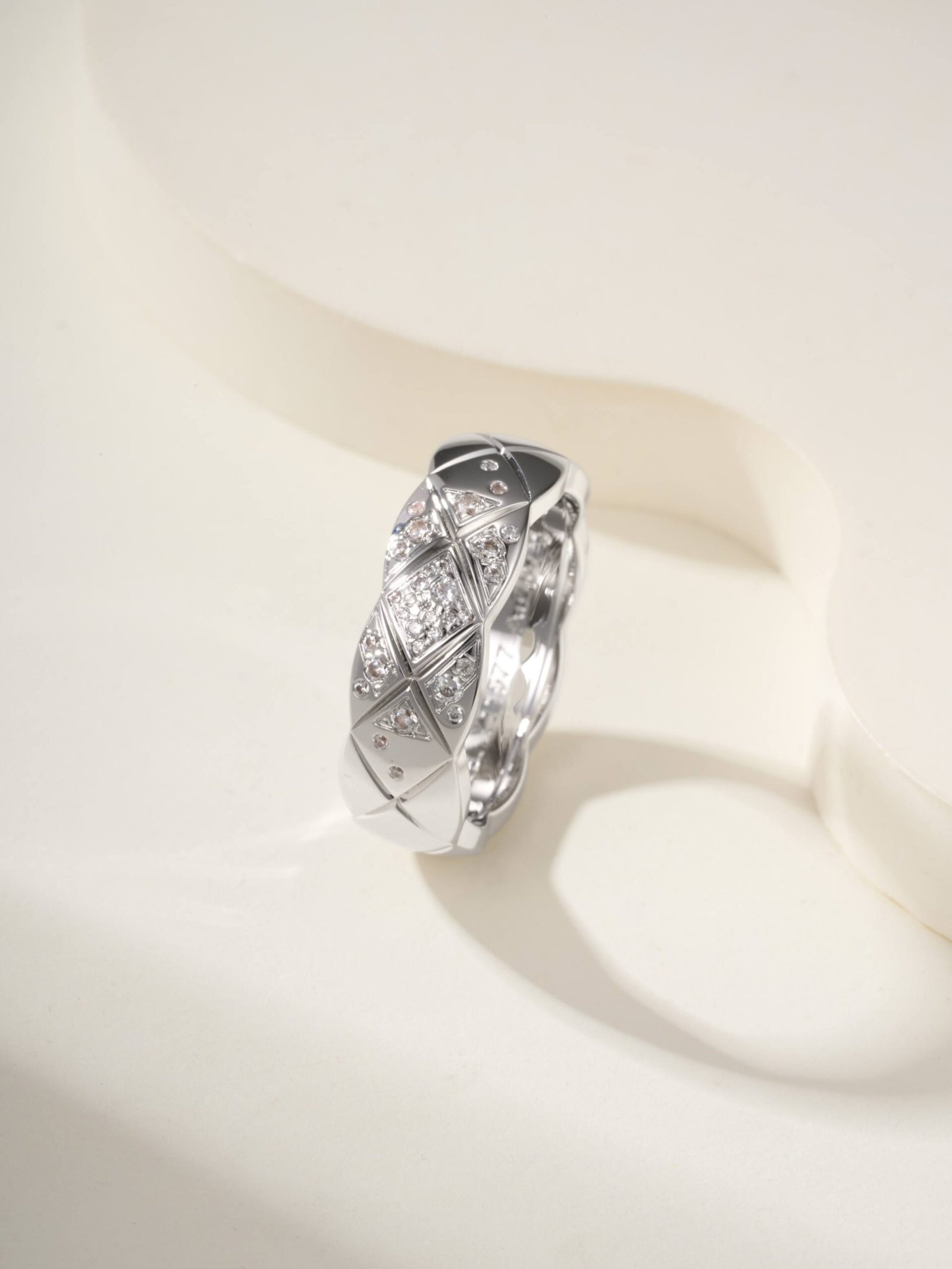 Coco diamond medium diamond grid ring - Image 2