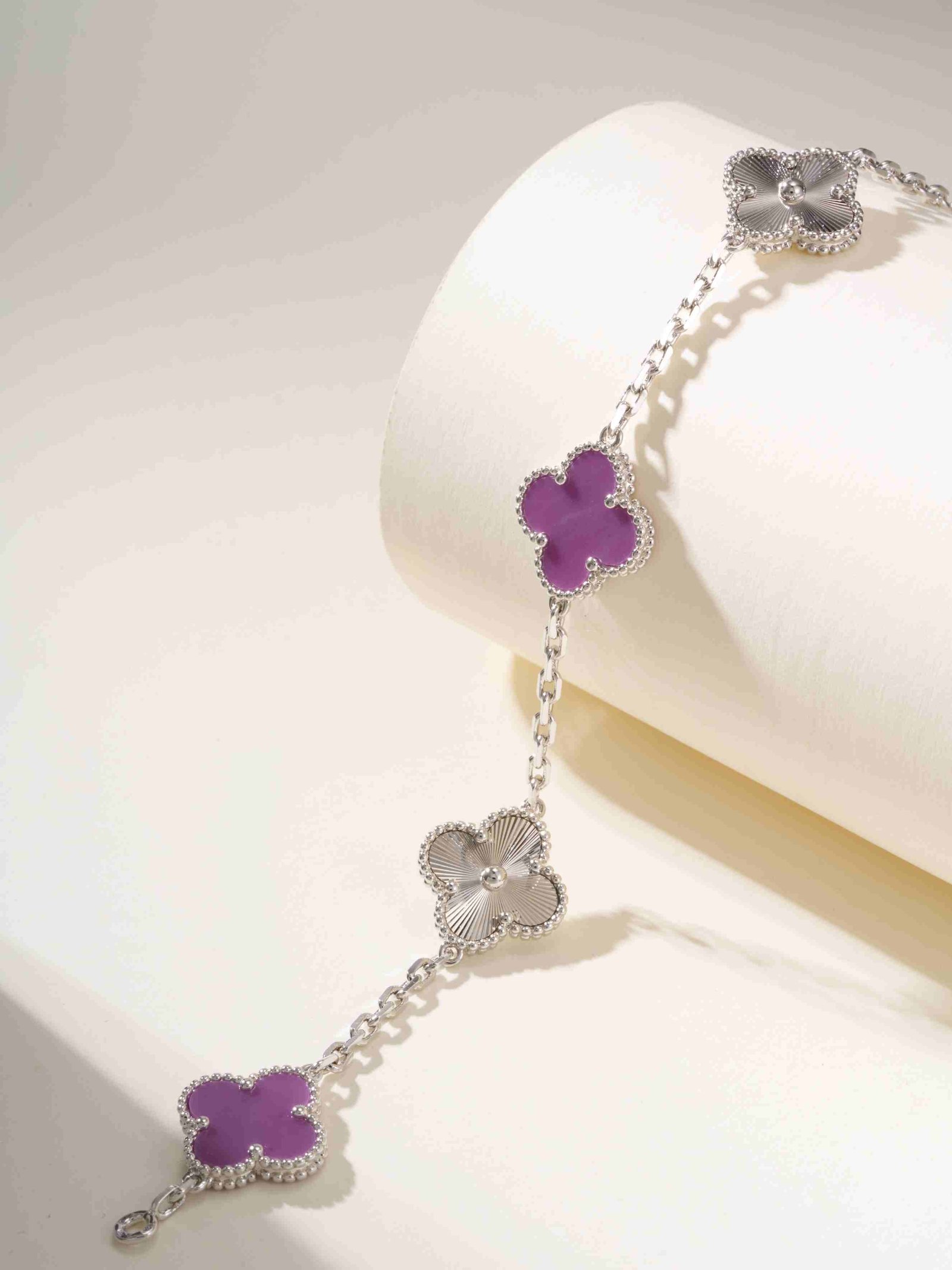 Jidiao carved flower piece white gold violet five flower bracelet - Image 5