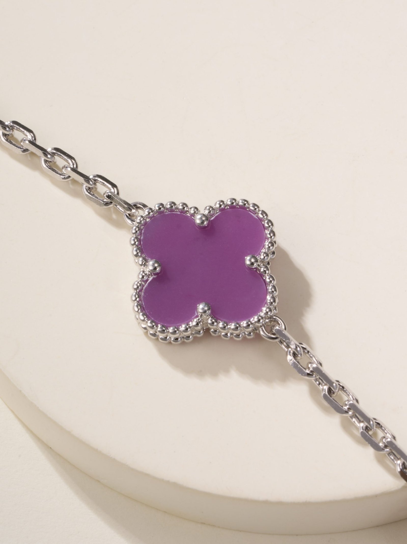 Jidiao carved flower piece white gold violet five flower bracelet - Image 4