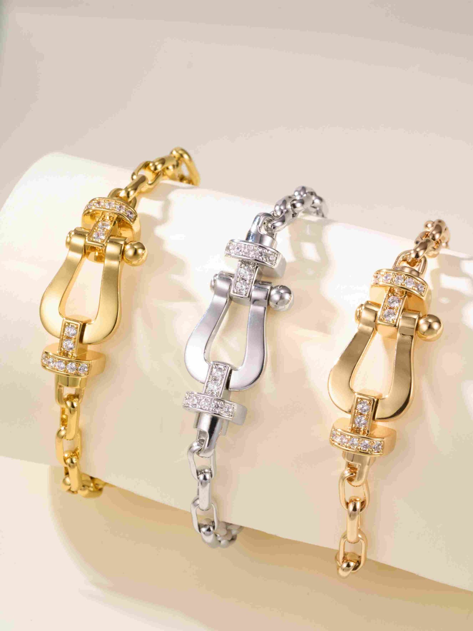 10 degree diamond horseshoe bracelet (large size)