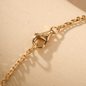 Screw patterned necklace