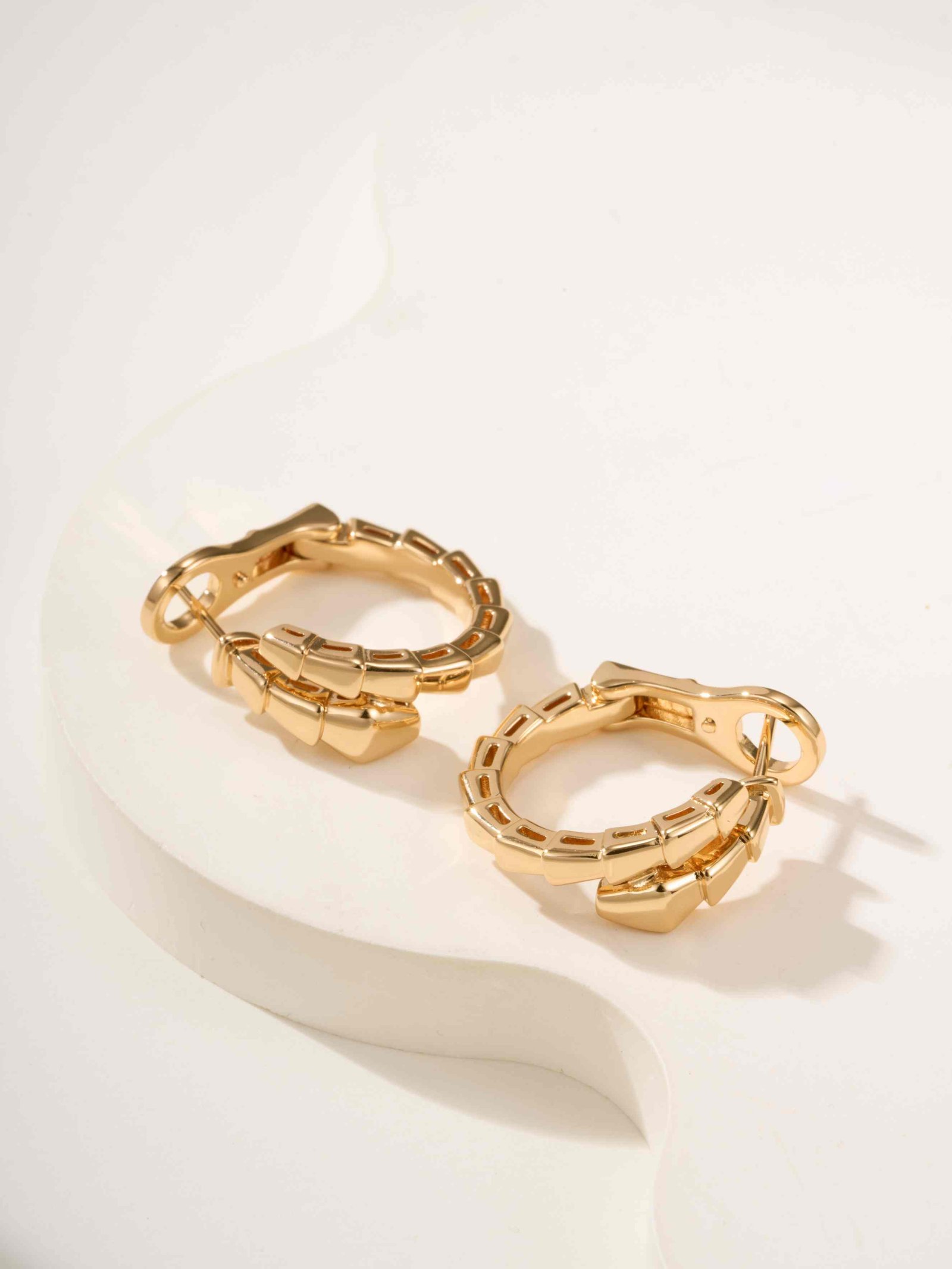 SERPENTI VIPER series snake bone diamond free earrings - Image 3