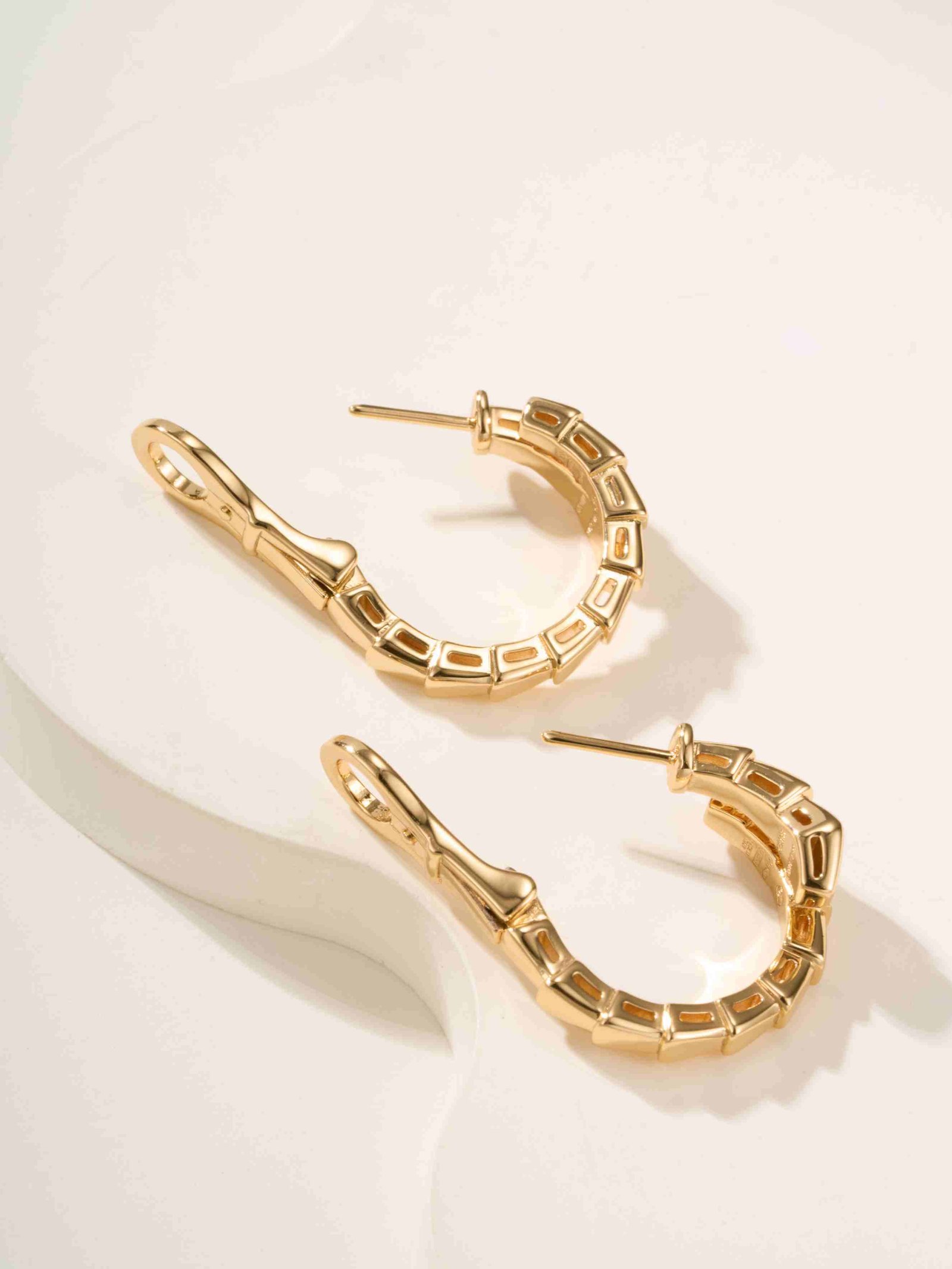 SERPENTI VIPER series snake bone tail diamond earrings - 图片 9