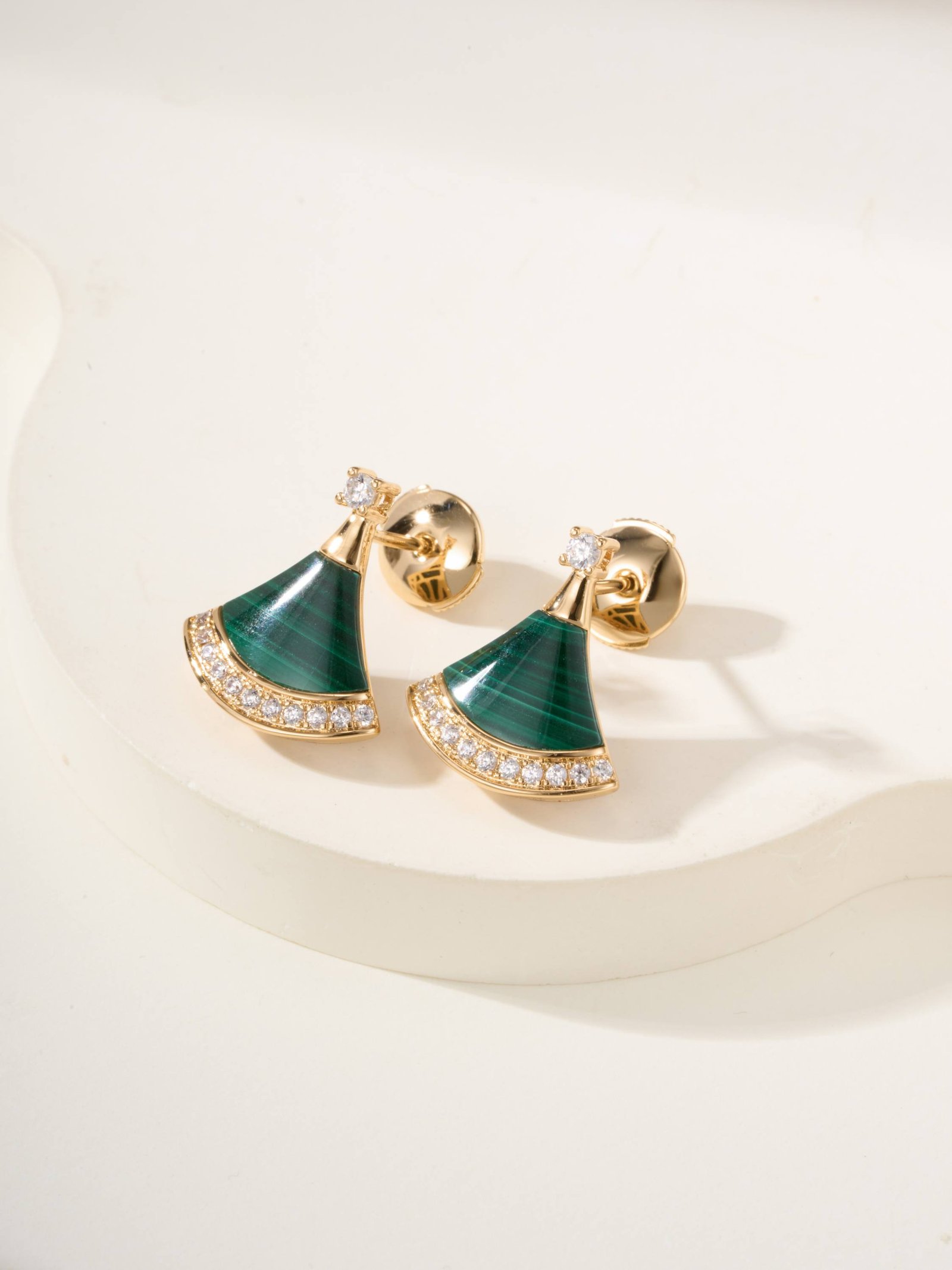 New version of small fan diamond studded earrings - 图片 2