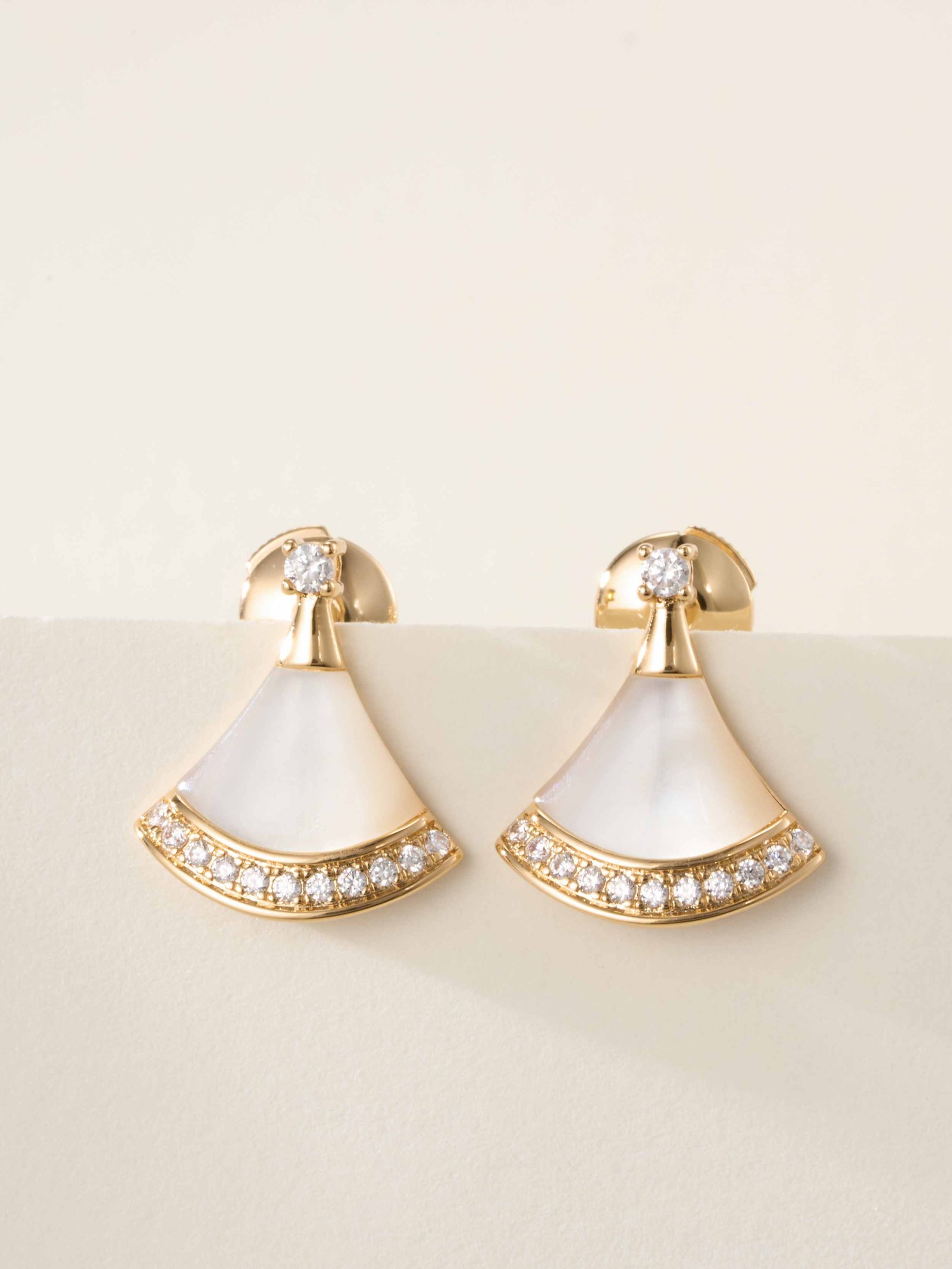 New version of small fan diamond studded earrings - 图片 9