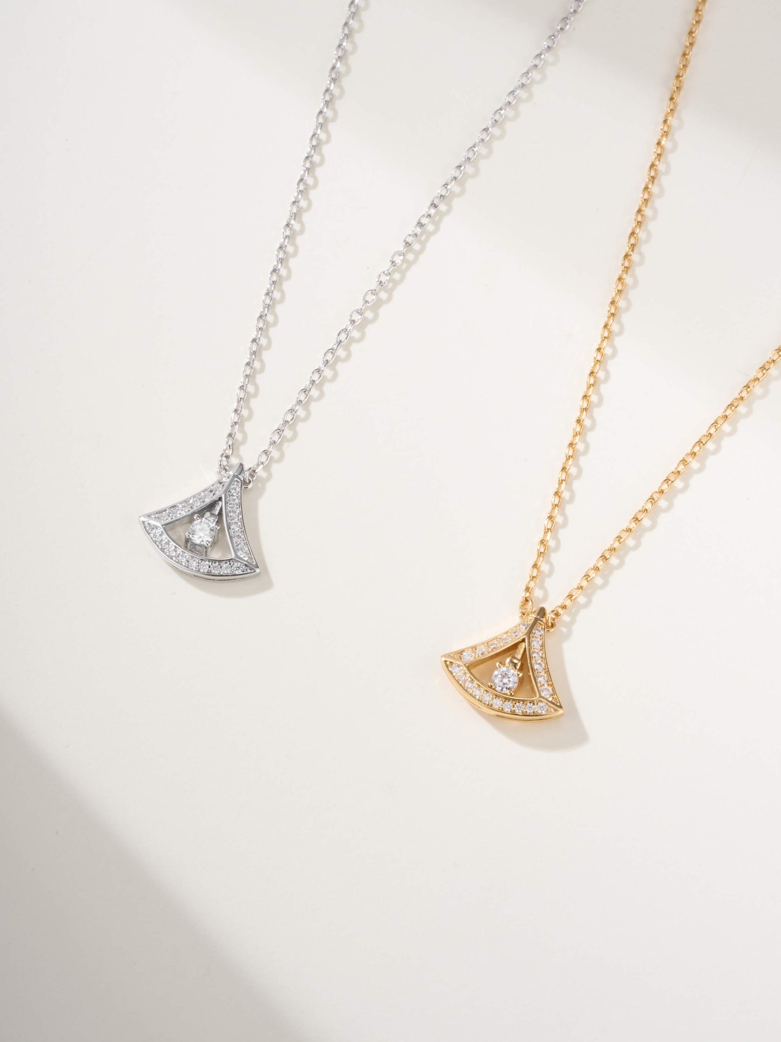 Small hollowed out full diamond necklace