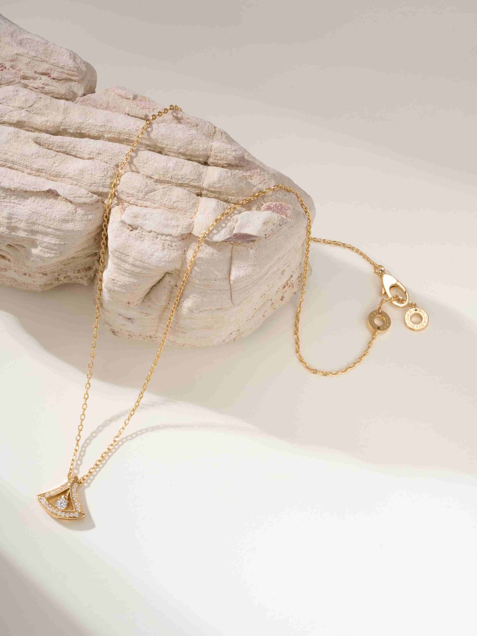 Small hollowed out full diamond necklace - 图片 4