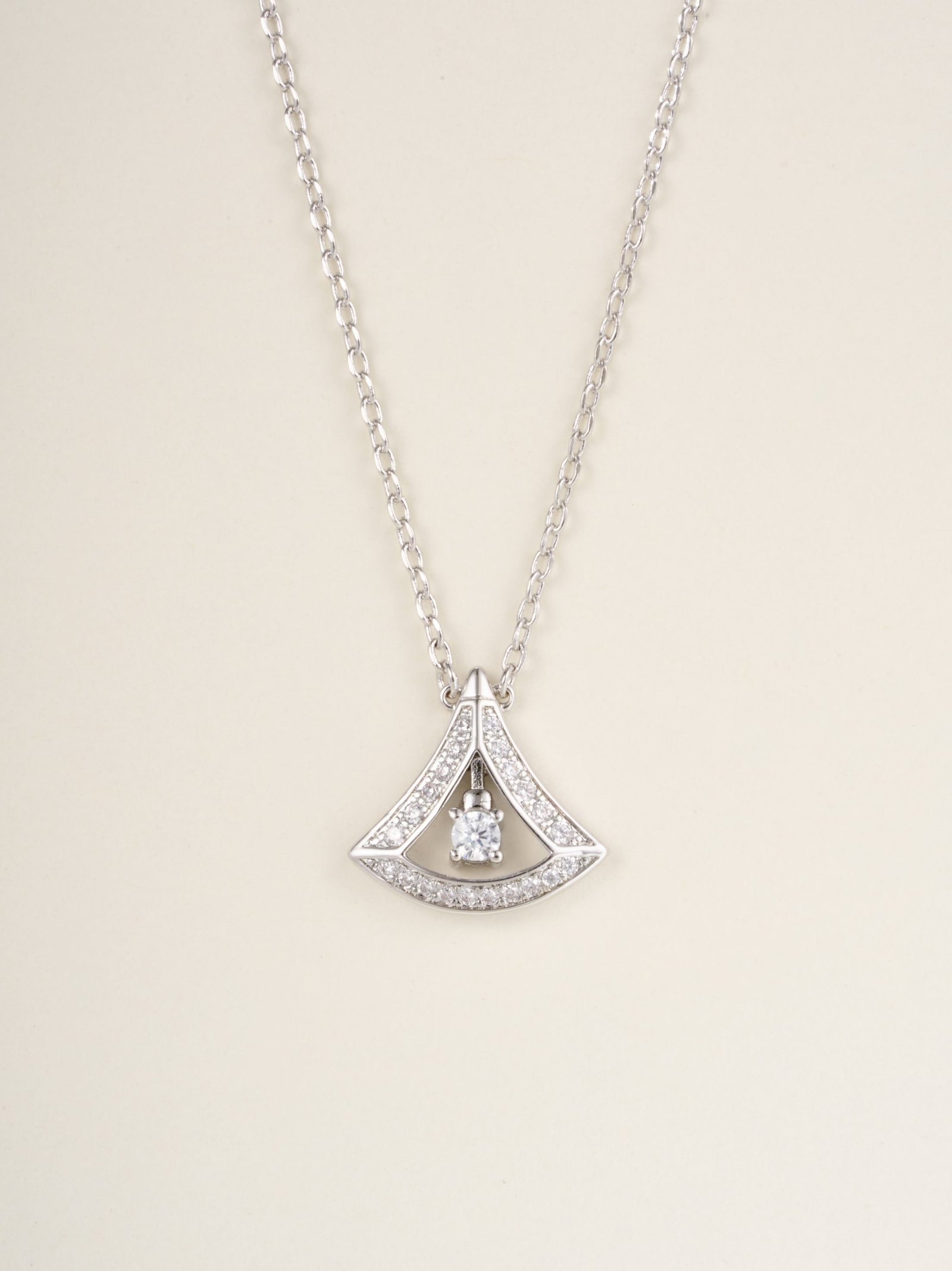 Small hollowed out full diamond necklace - 图片 3