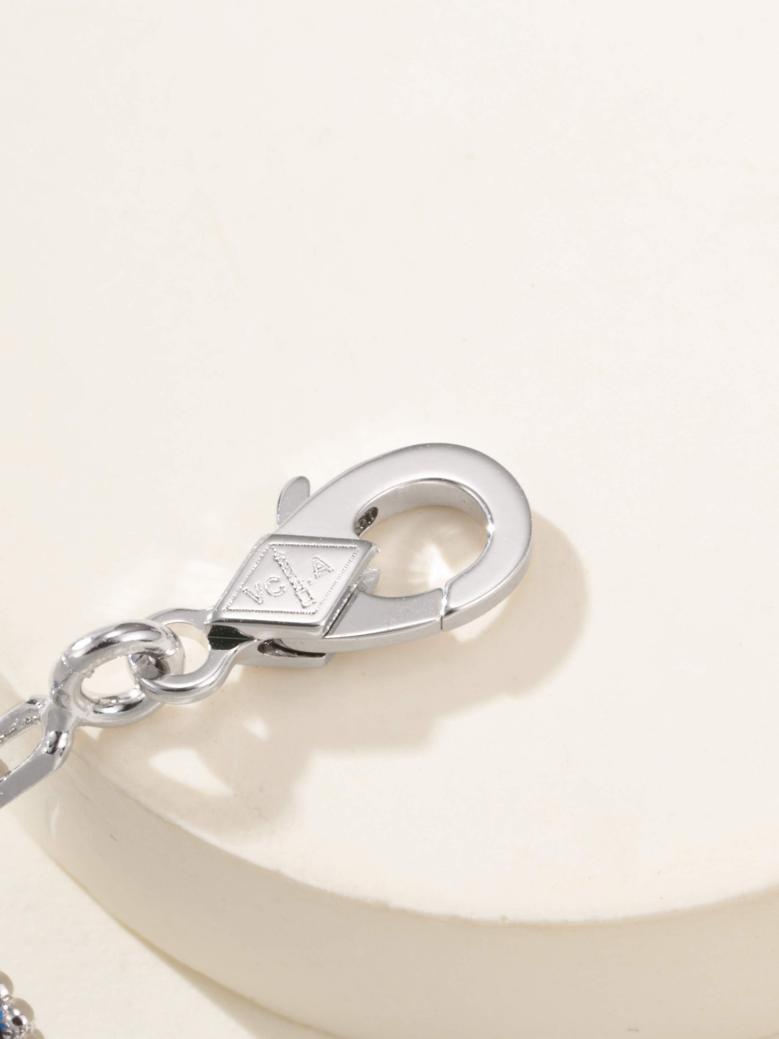 Vintage Alhambra Bracelet with 5 Flower Peterborough Stones - Image 6