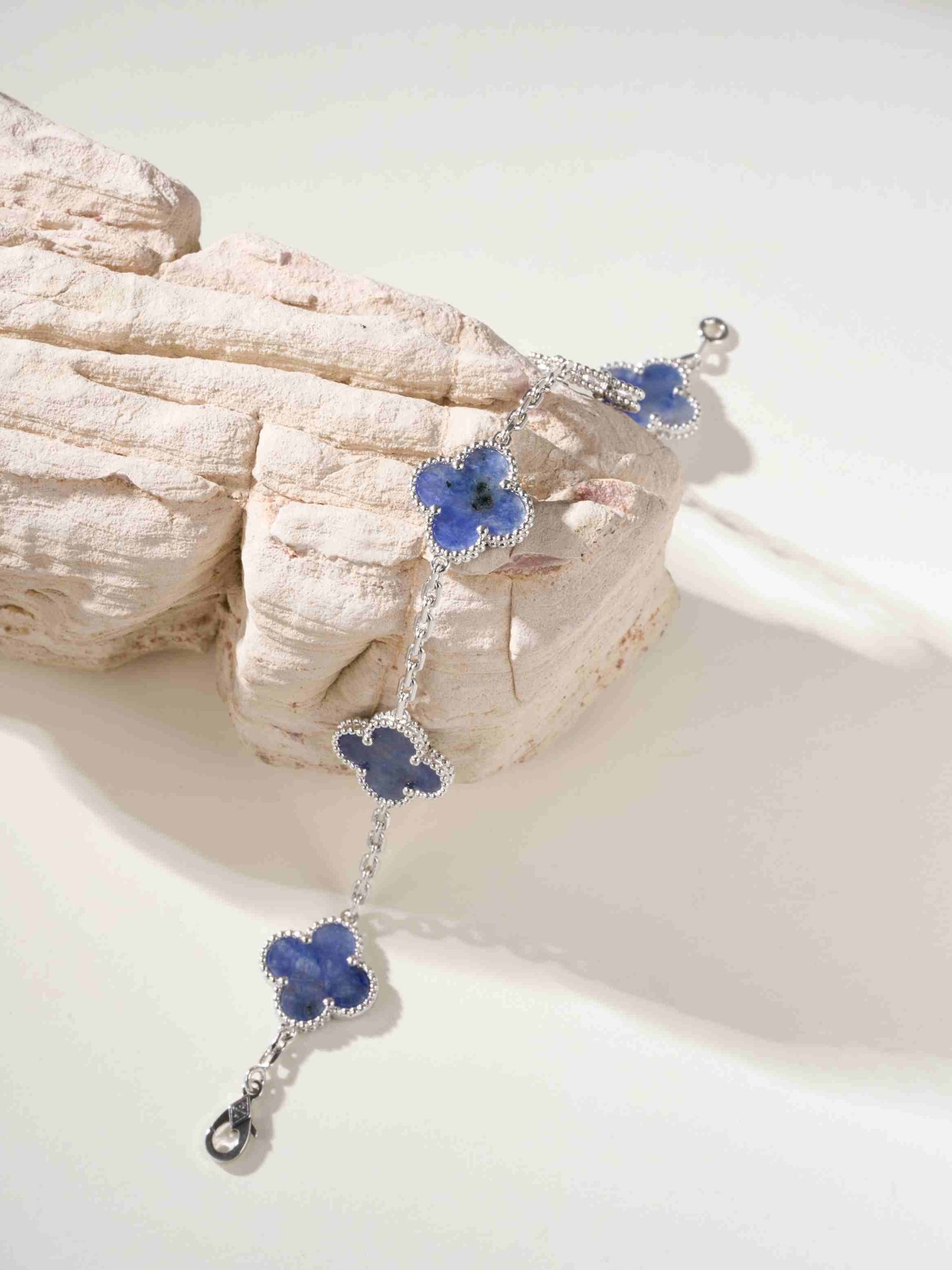 Vintage Alhambra Bracelet with 5 Flower Peterborough Stones - Image 2