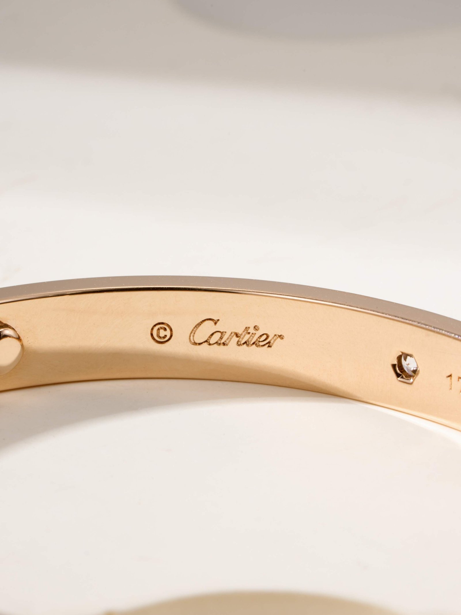 Classic LOVE Series Wide Four Diamond Bracelet - 图片 6