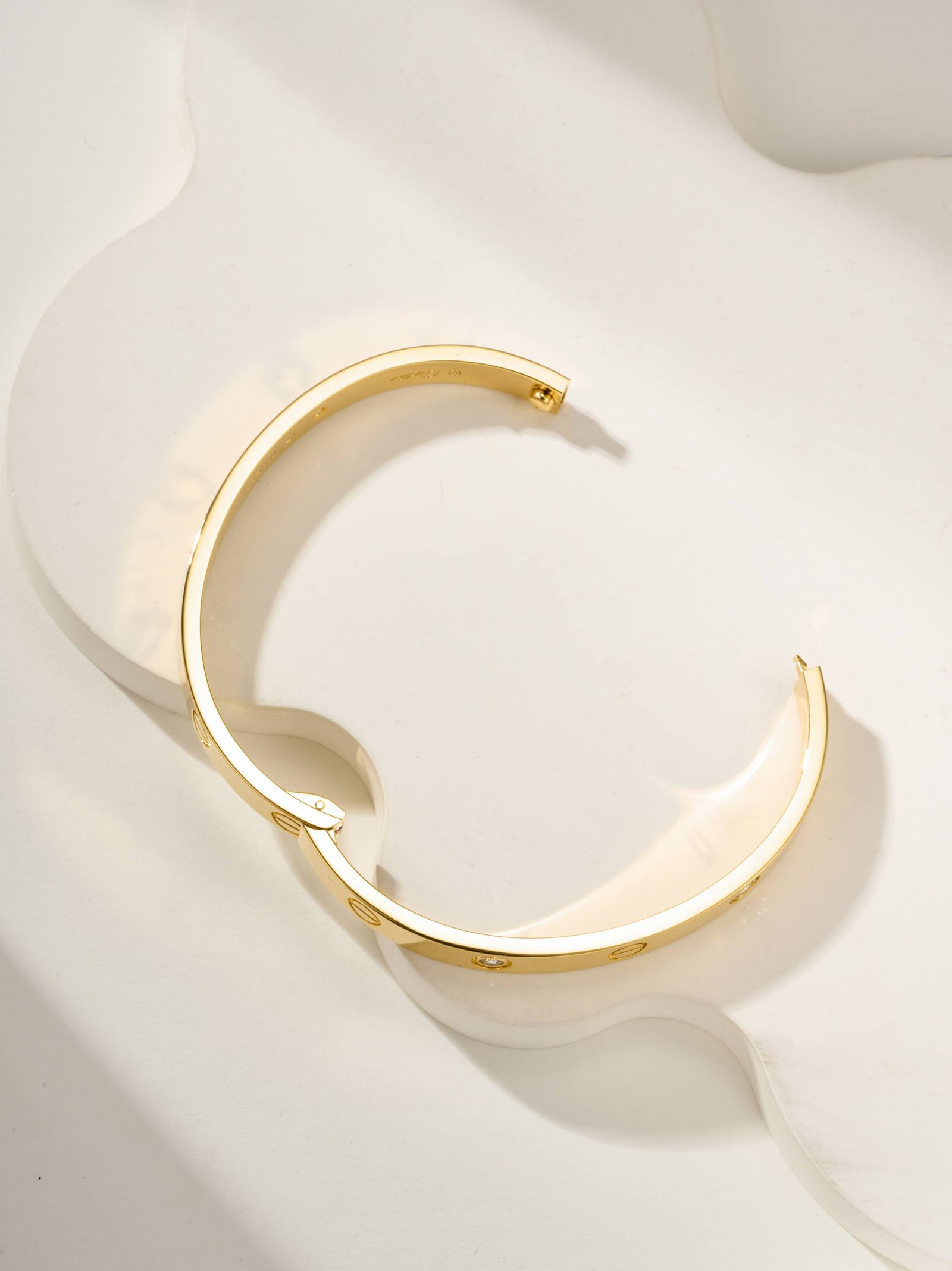 Classic LOVE Series Wide Four Diamond Bracelet - 图片 10