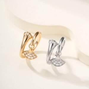 Diva diamond-studded ring