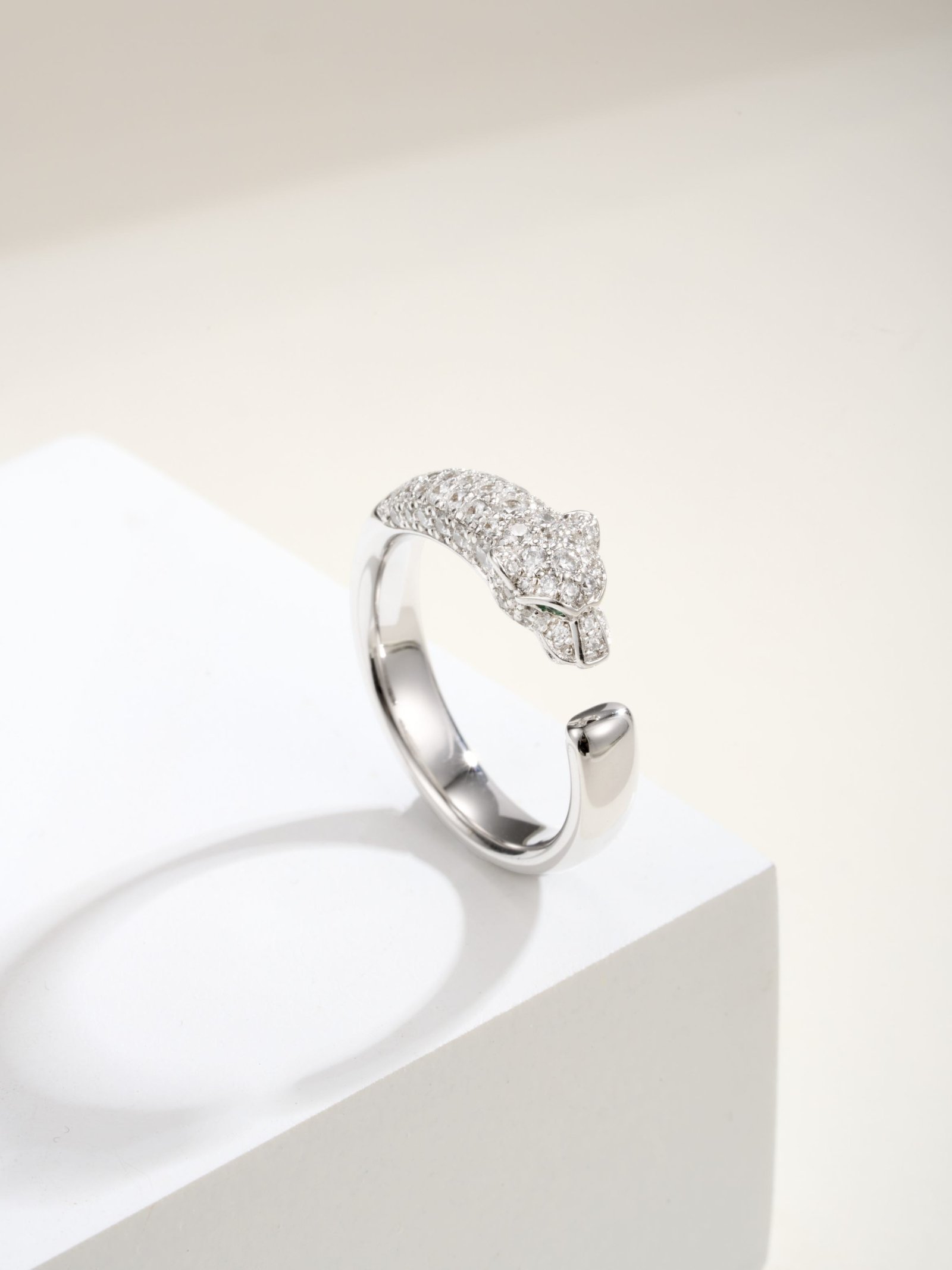 Leopard diamond studded narrow ring - Image 4