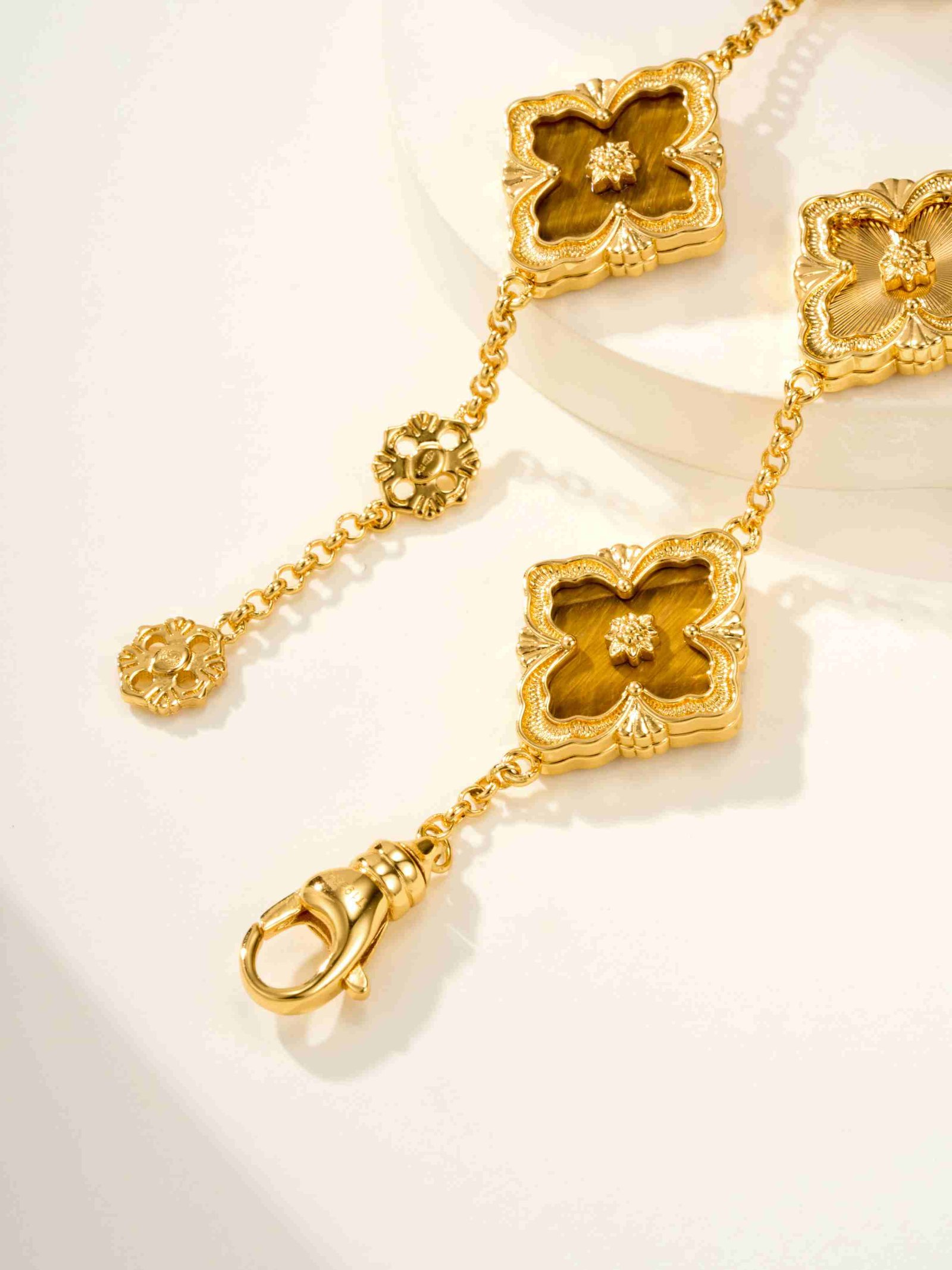 BU Opera Series Five Flower Diamond Tiger Eye Car Flower Bracelet (Large) - 图片 6