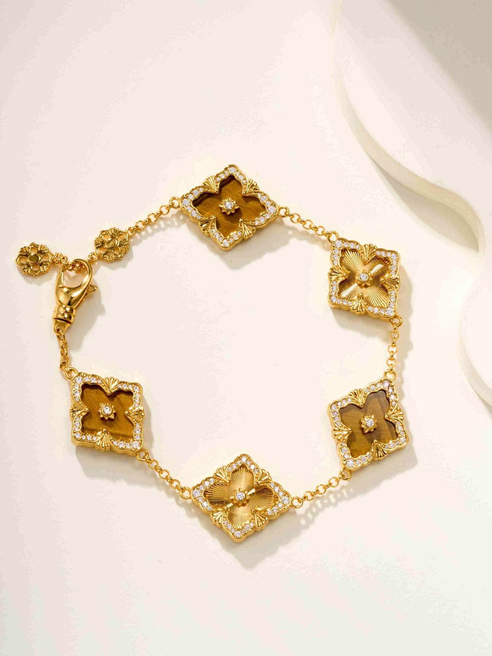 BU Opera Series Five Flower Diamond Tiger Eye Car Flower Bracelet (Large)