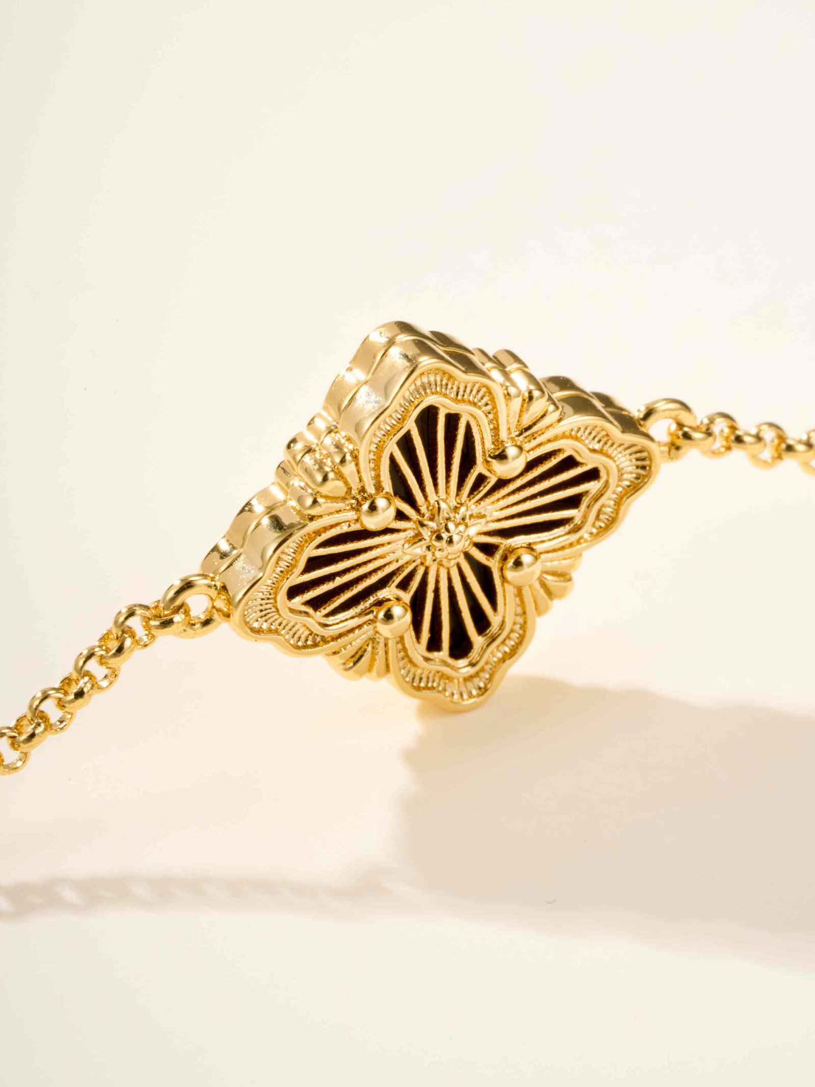 BU Opera Series Gold 3 Pattern Single Flower Agate Black Bracelet (Small) - Image 2