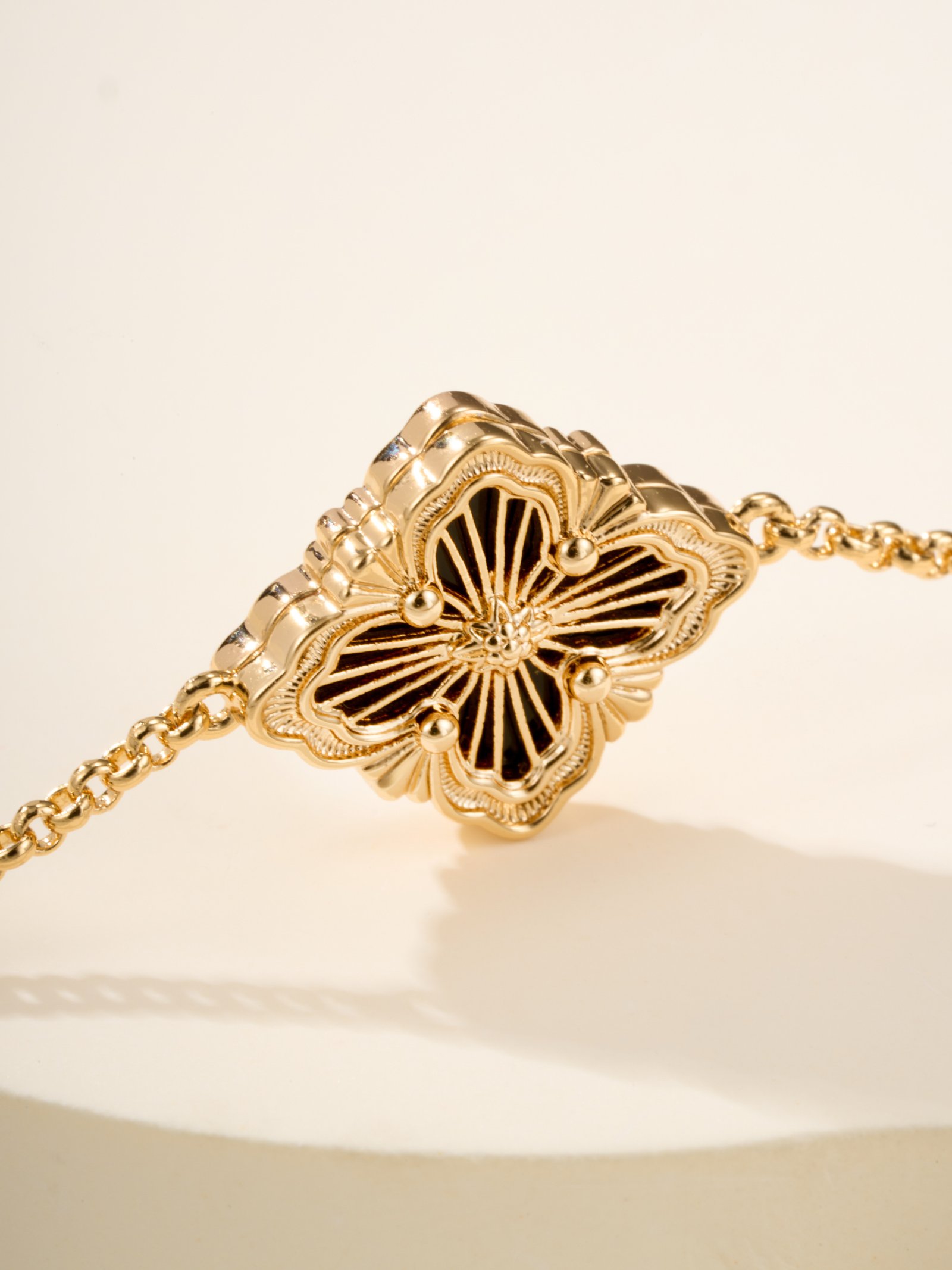 BU Opera Series Gold 3 Pattern Single Flower Agate Black Bracelet (Small) - 图片 7