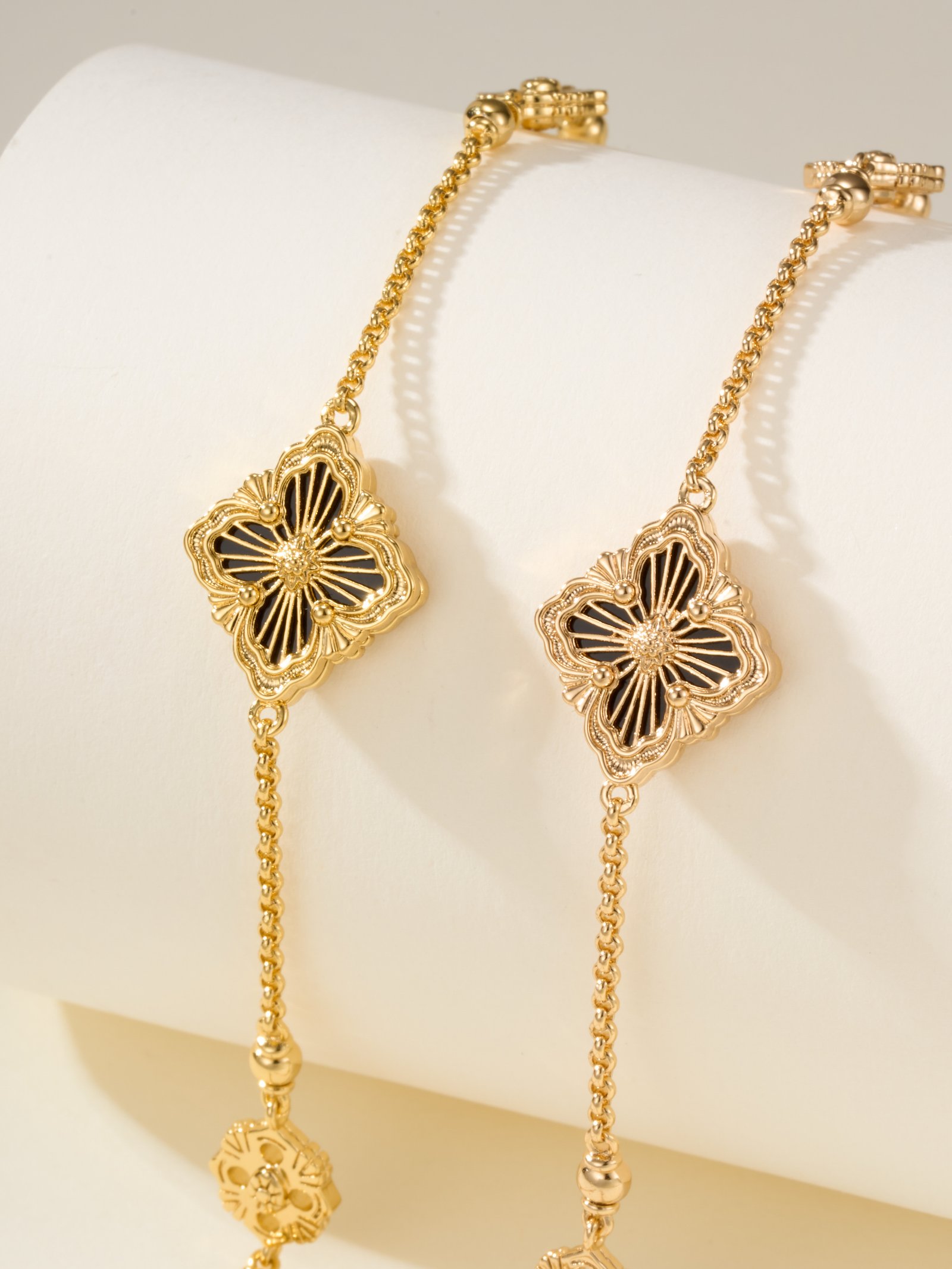 BU Opera Series Gold 3 Pattern Single Flower Agate Black Bracelet (Small) - 图片 3