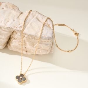 Classic single flower diamond inlaid gray mother of pearl necklace