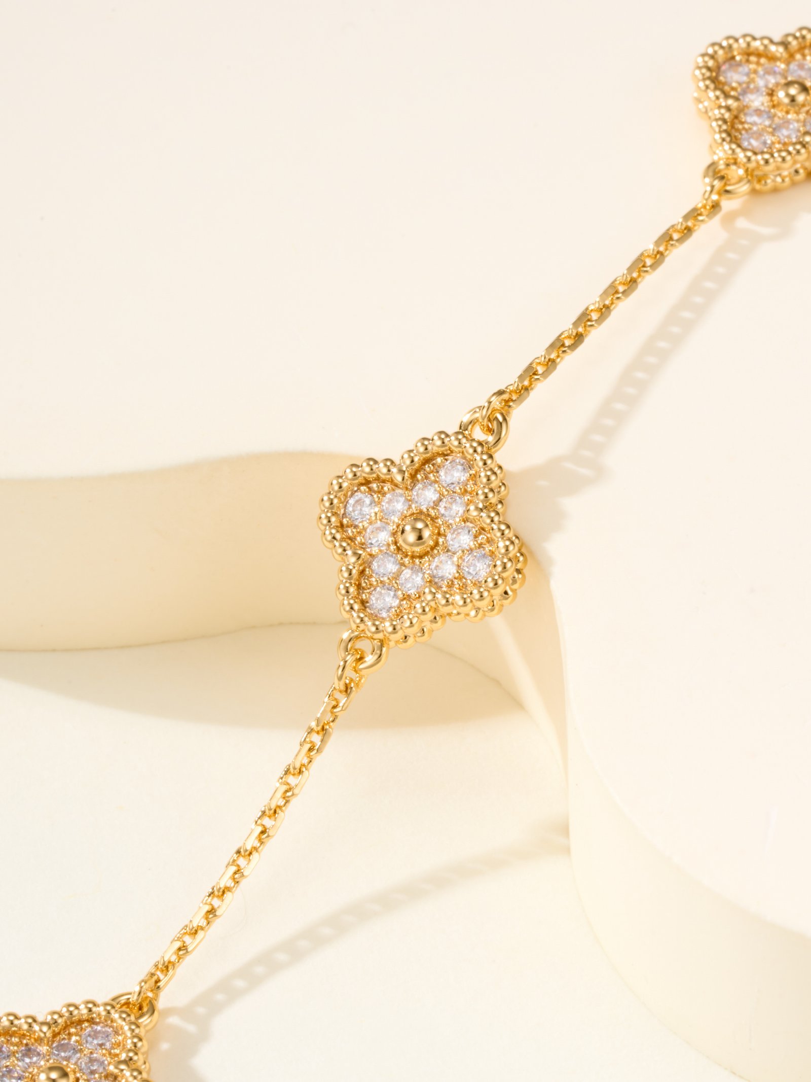 Vintage Alhambra Bracelet 6-Flower Mini Set with Diamonds - Image 4