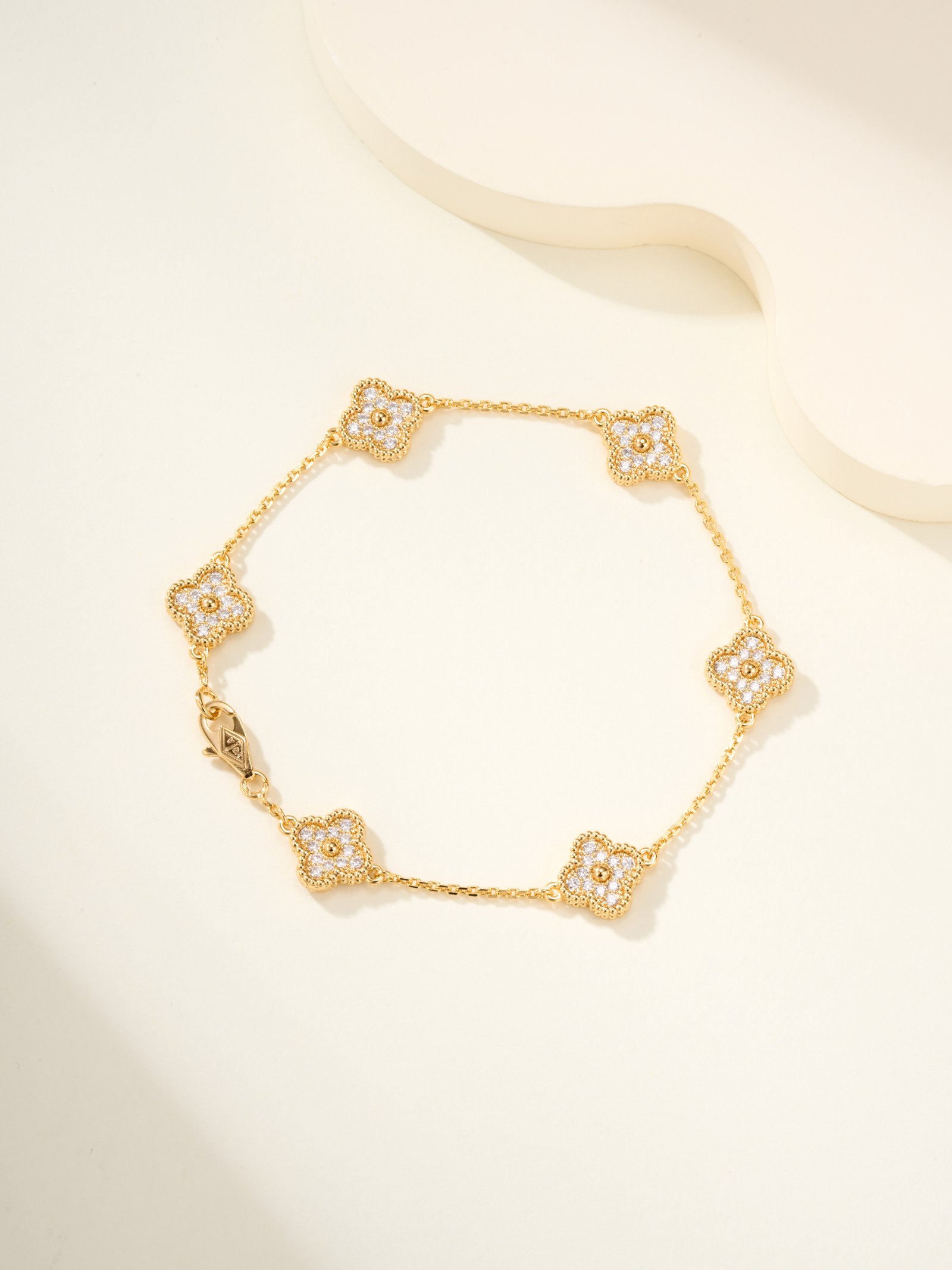 Vintage Alhambra Bracelet 6-Flower Mini Set with Diamonds - Image 3