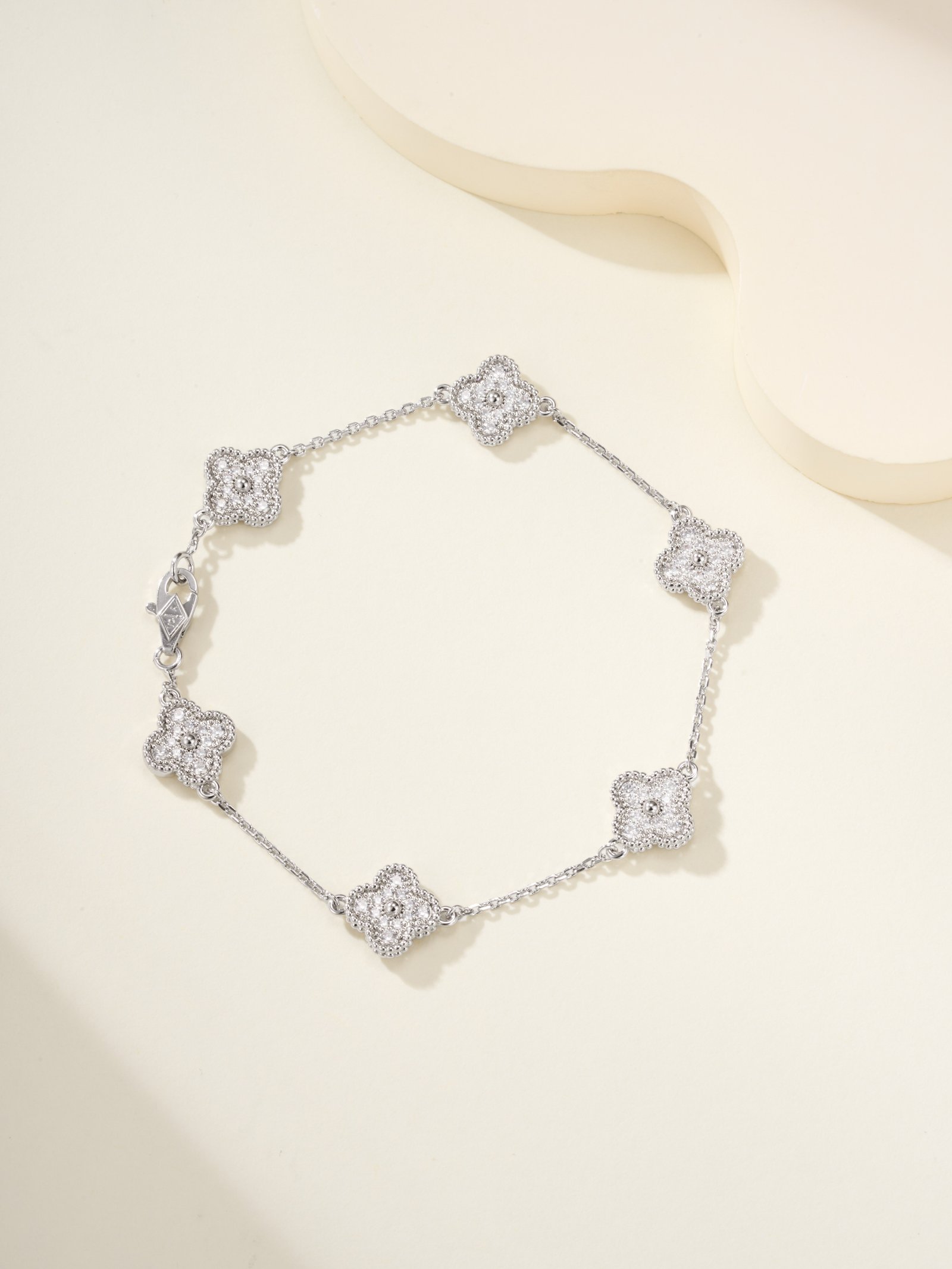 Vintage Alhambra Bracelet 6-Flower Mini Set with Diamonds - Image 2