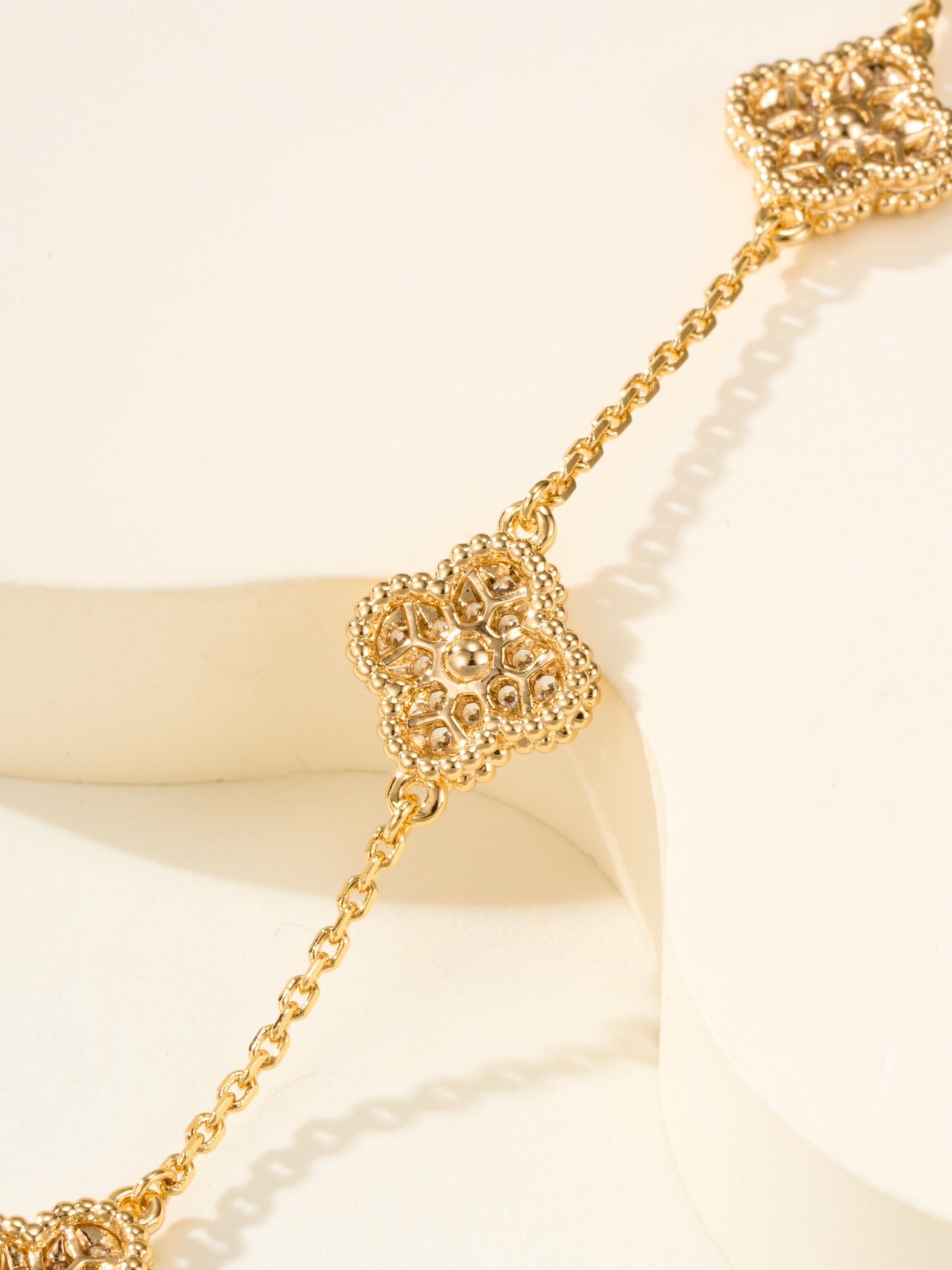 Vintage Alhambra Bracelet 6-Flower Mini Set with Diamonds - Image 5