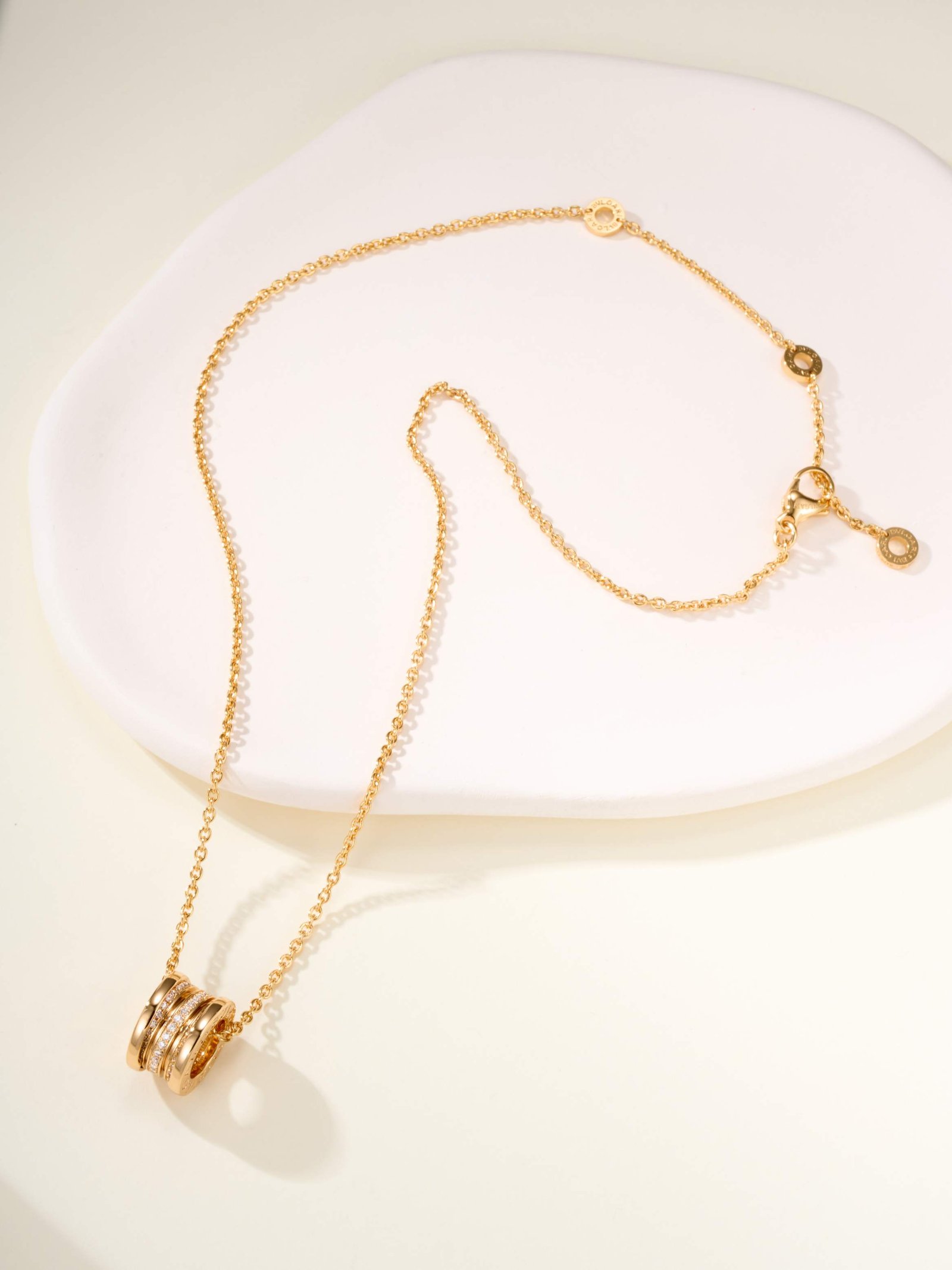 BV spring spiral necklace with diamond inlay in the middle - Image 11