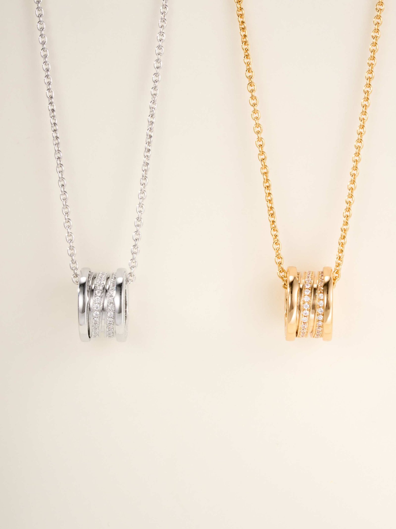 BV spring spiral necklace with diamond inlay in the middle - Image 3