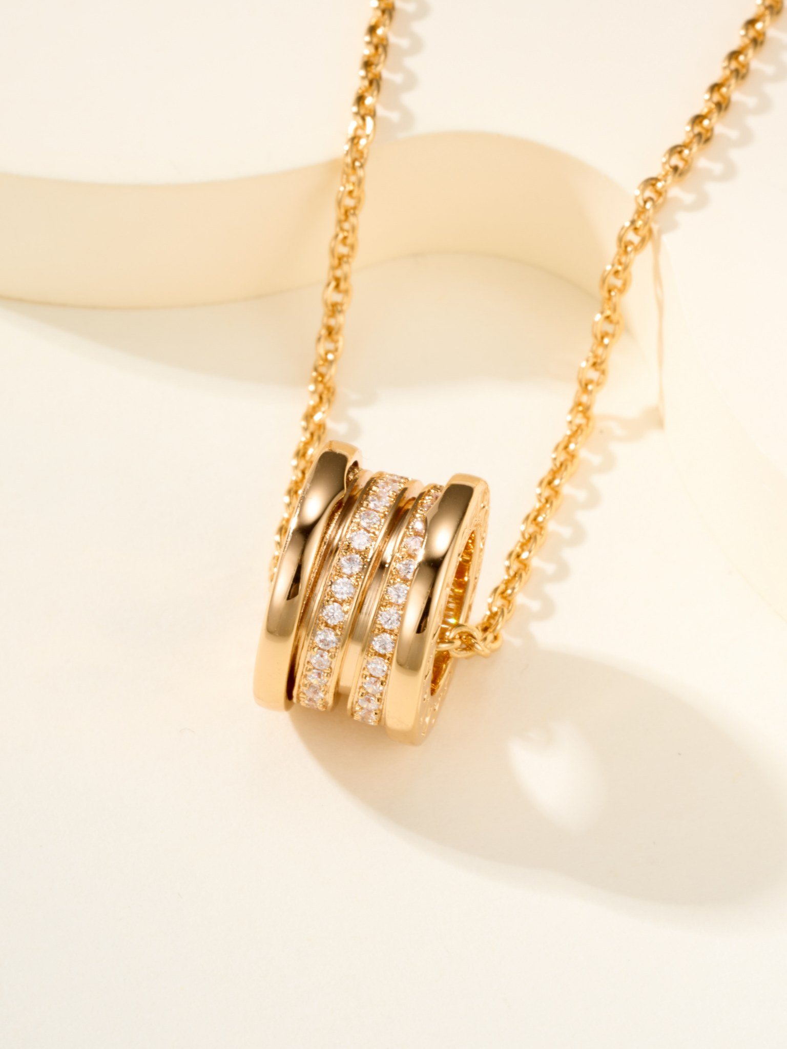 BV spring spiral necklace with diamond inlay in the middle - Image 6