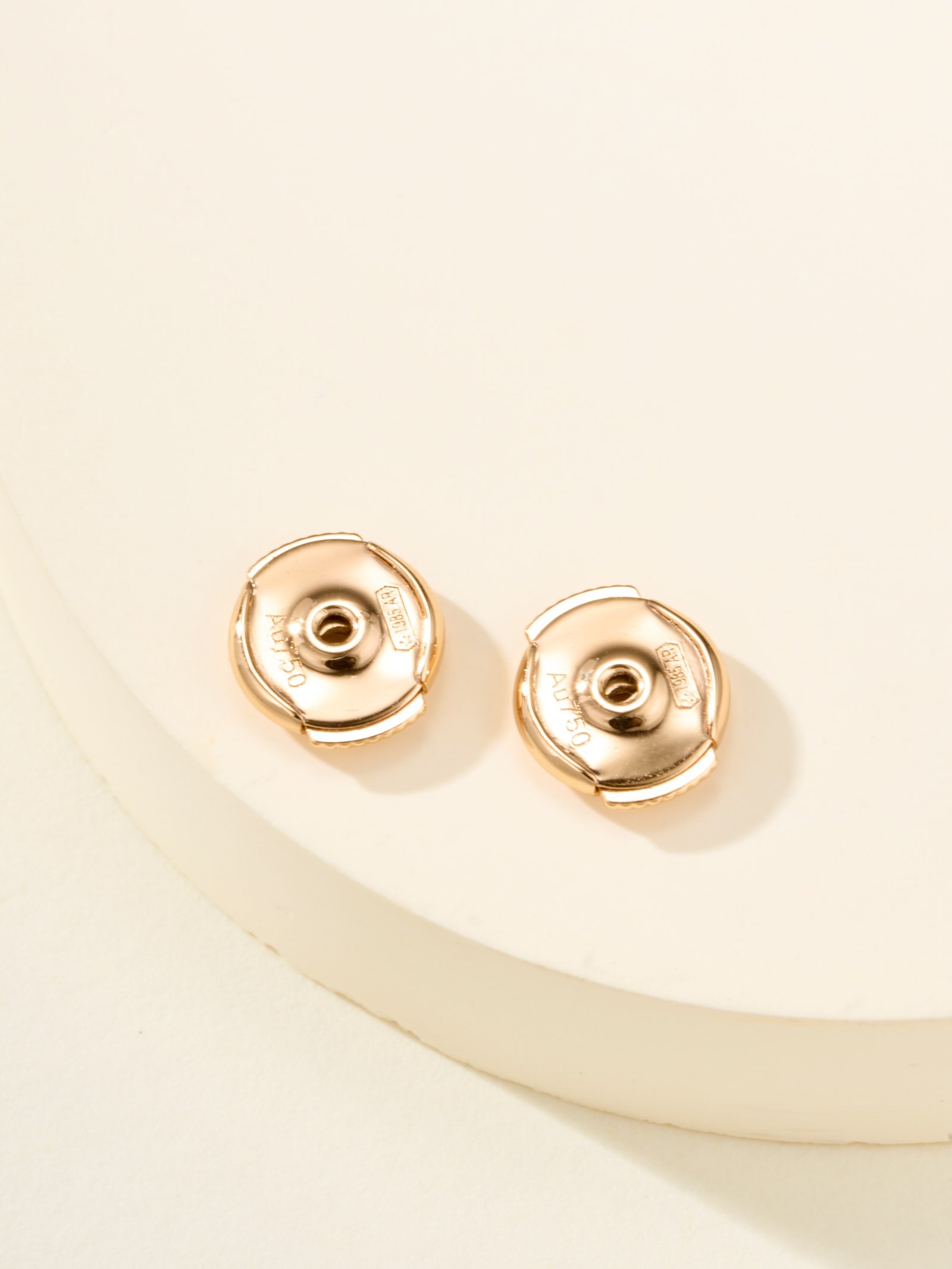 TRINITY Pillow shaped Tri color Ring Ear Needles - 图片 6