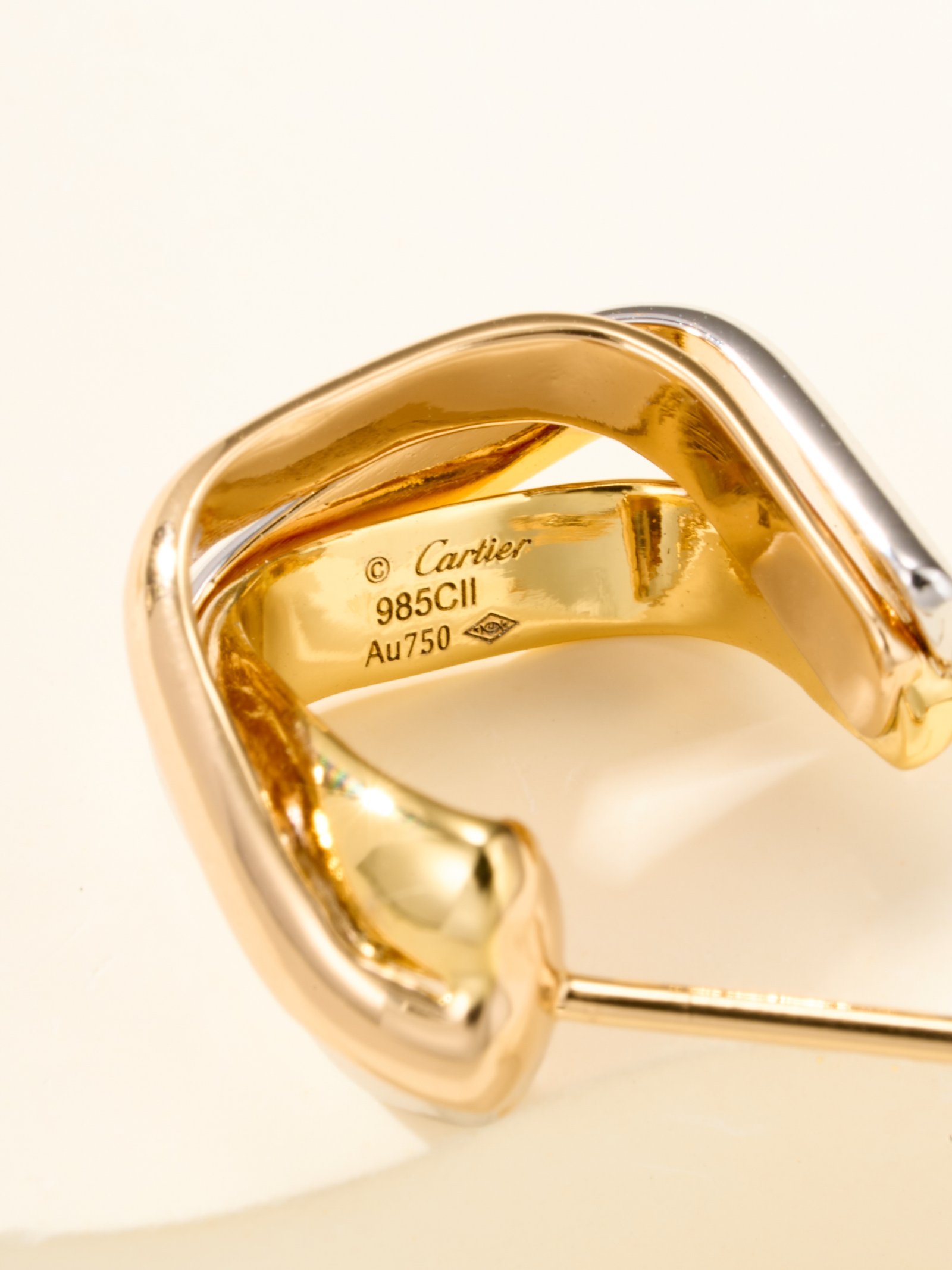 TRINITY Pillow shaped Tri color Ring Ear Needles - 图片 5