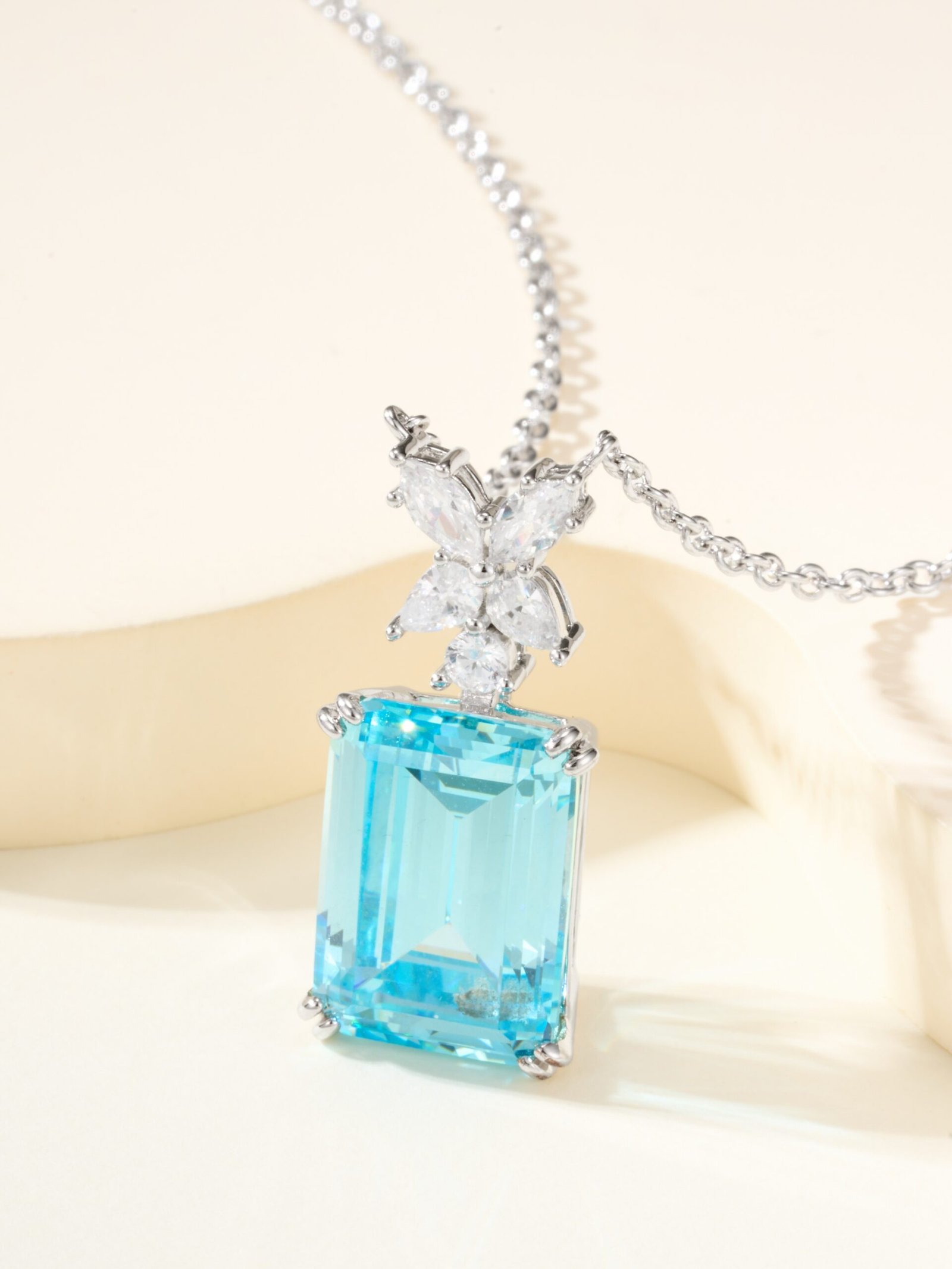 HW rectangular blue diamond necklace - Image 3
