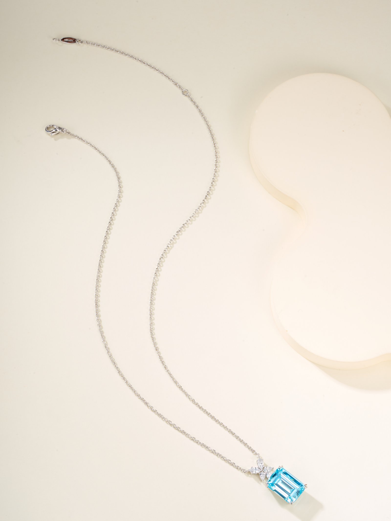 HW rectangular blue diamond necklace - Image 12