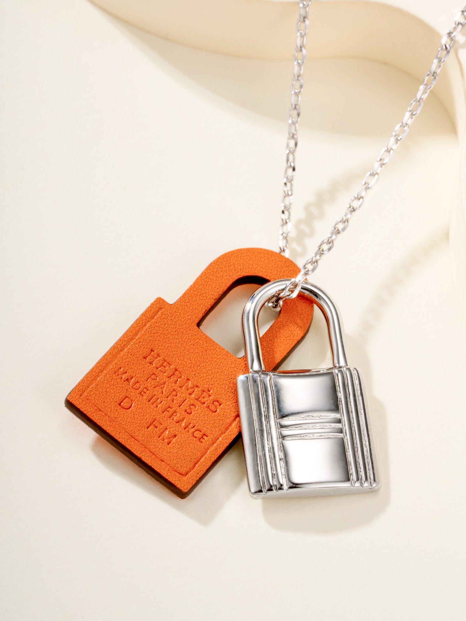Calf leather lock necklace - Image 6