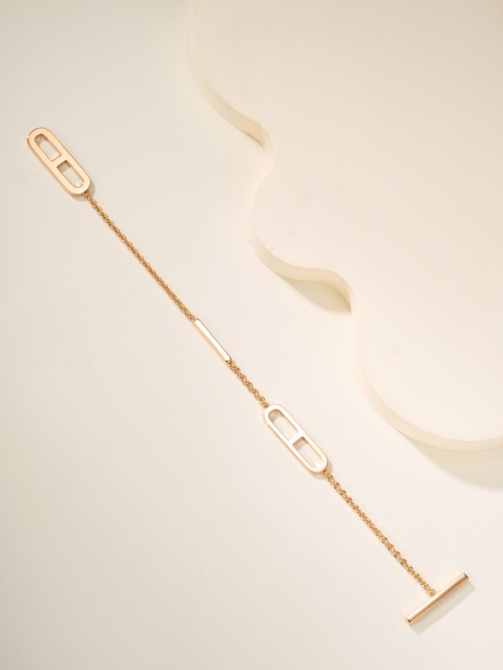 H Pig Nose Diamond Bracelet - Image 7