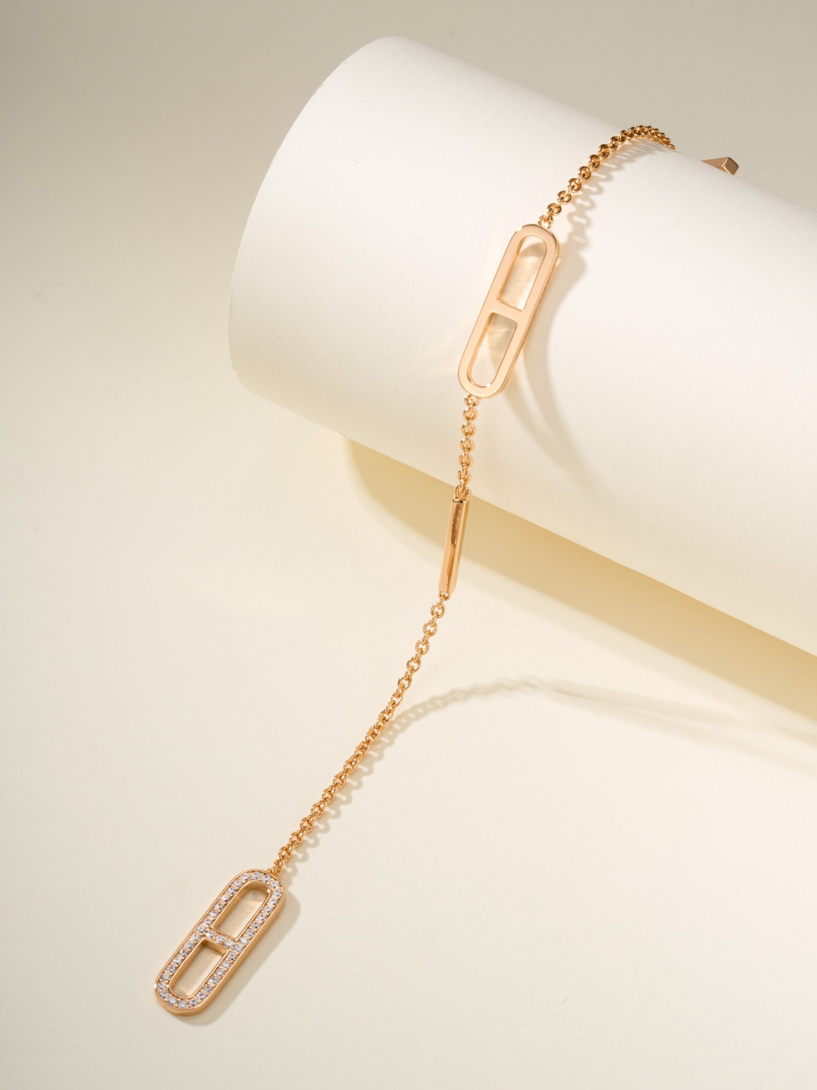 H Pig Nose Diamond Bracelet - Image 6