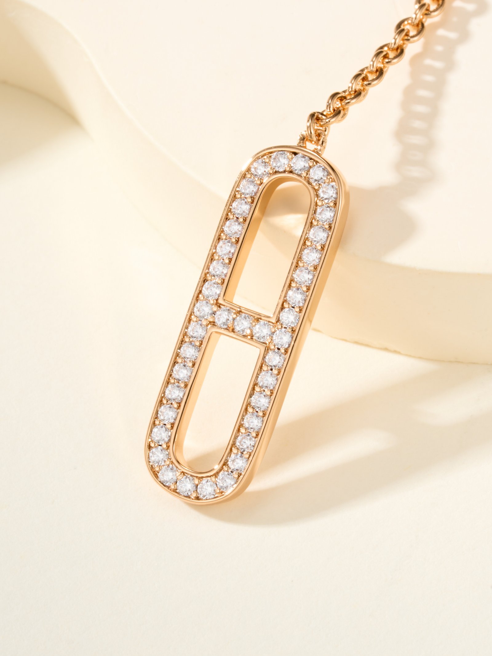 H Pig Nose Diamond Bracelet - Image 9