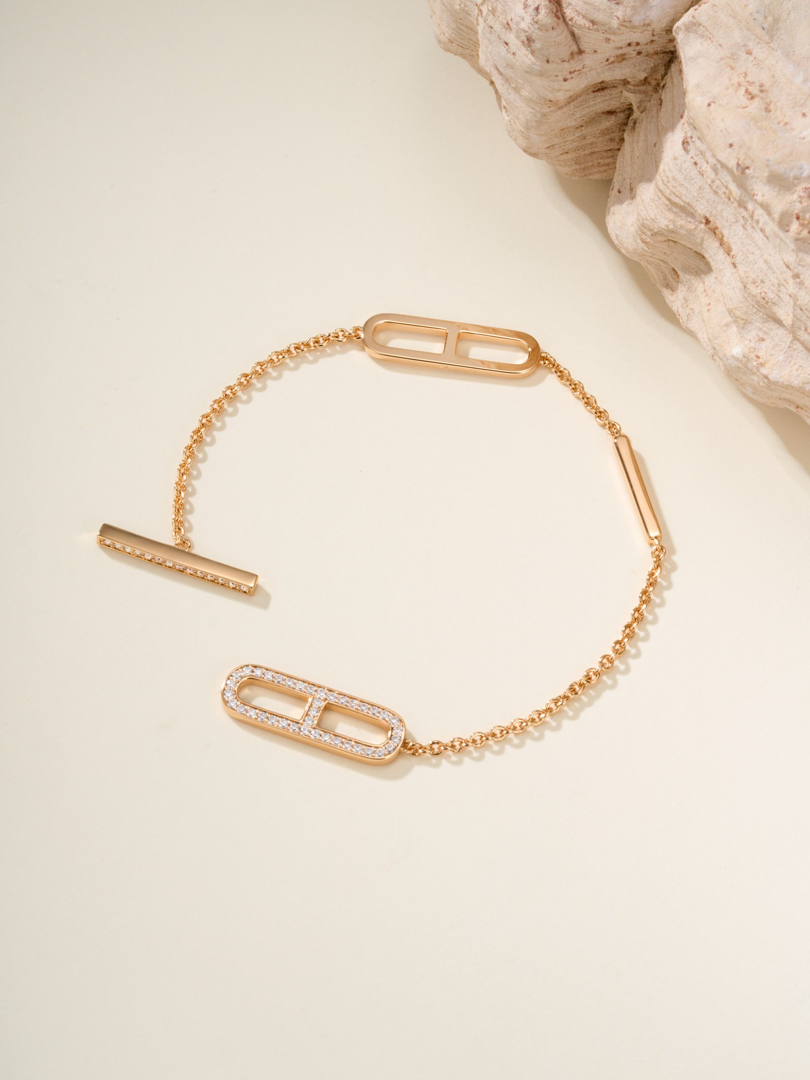 H Pig Nose Diamond Bracelet - Image 4