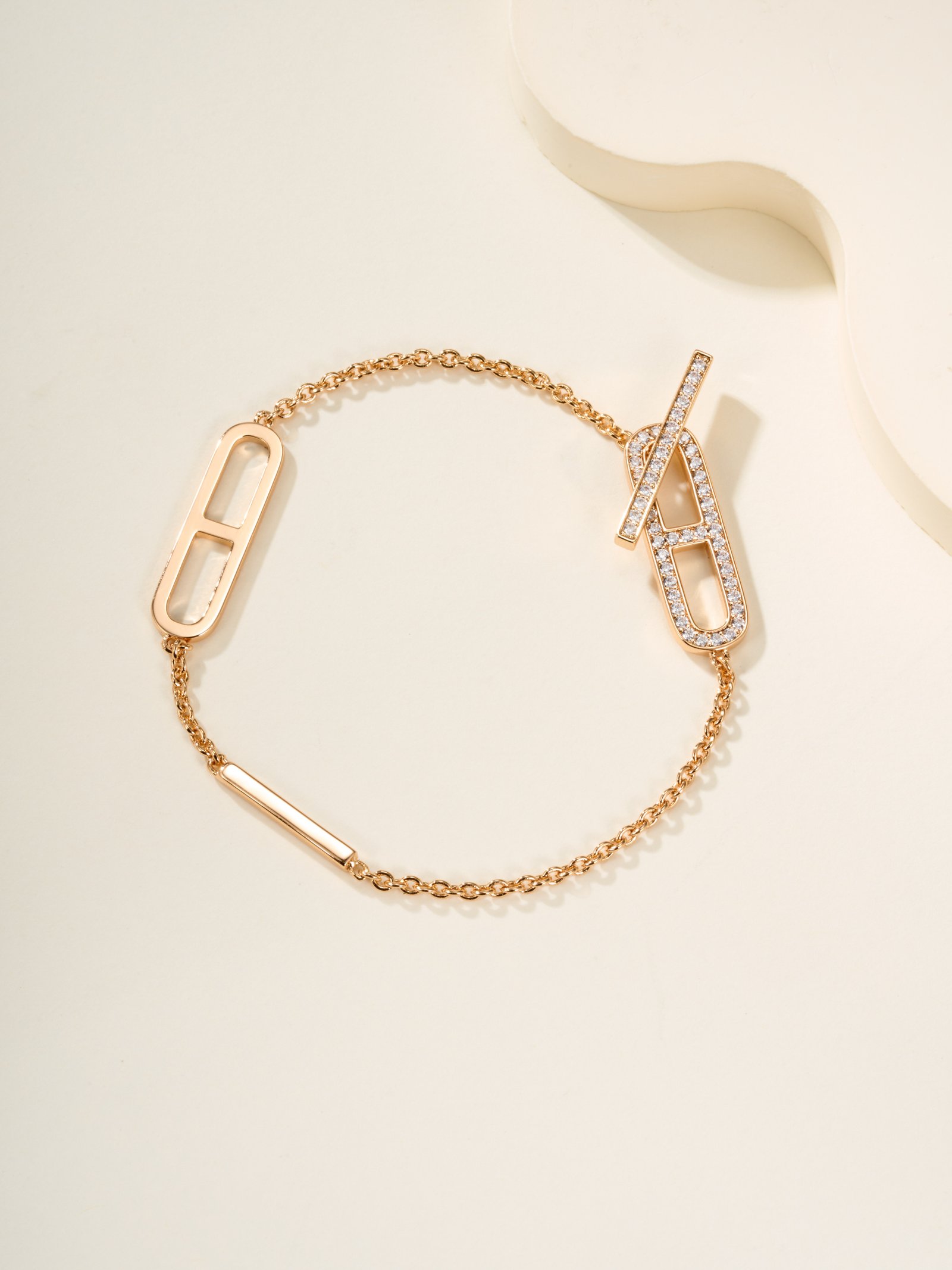 H Pig Nose Diamond Bracelet - Image 3