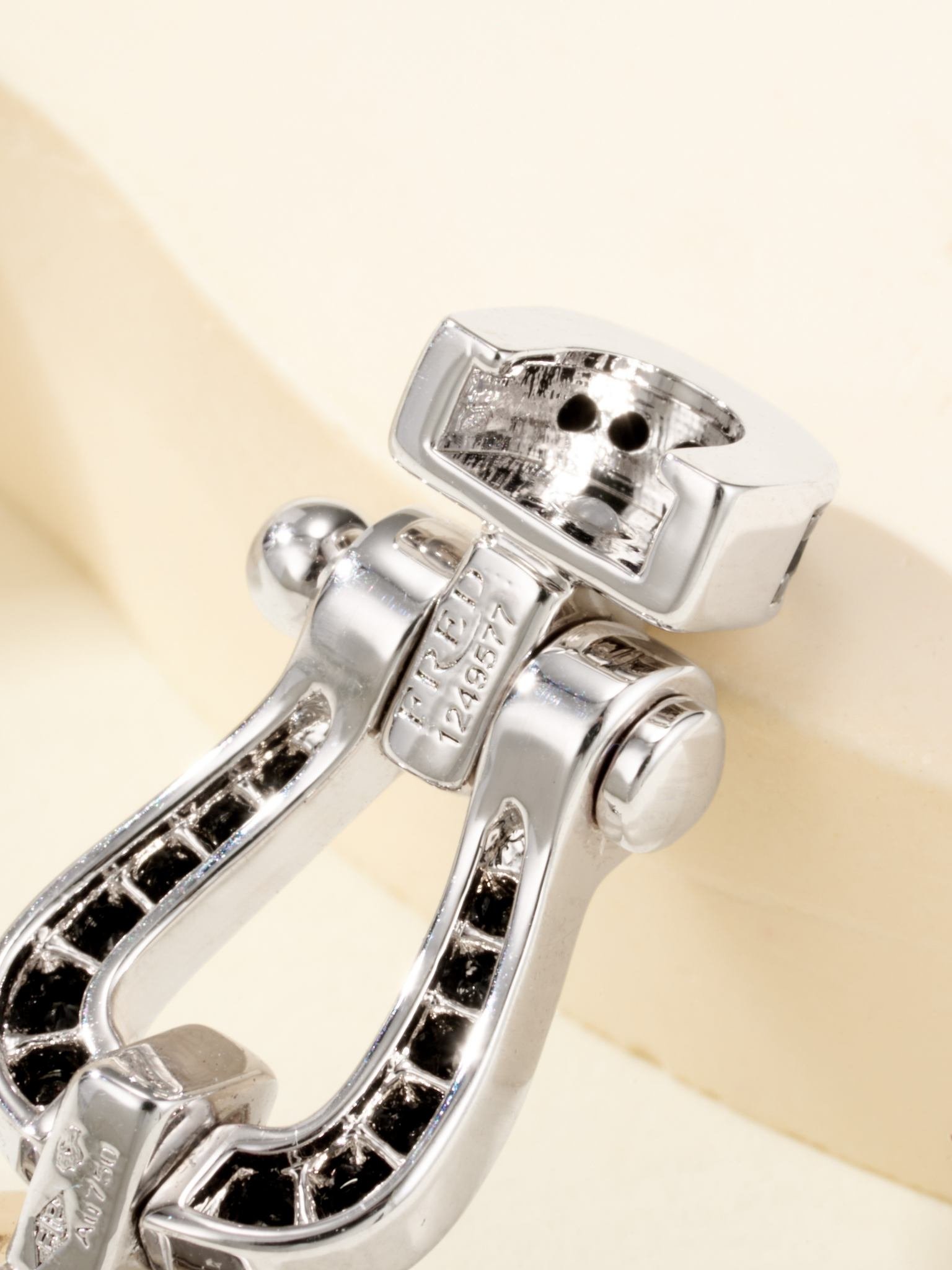 10 degree black diamond horseshoe buckle bracelet (small size) - Image 7