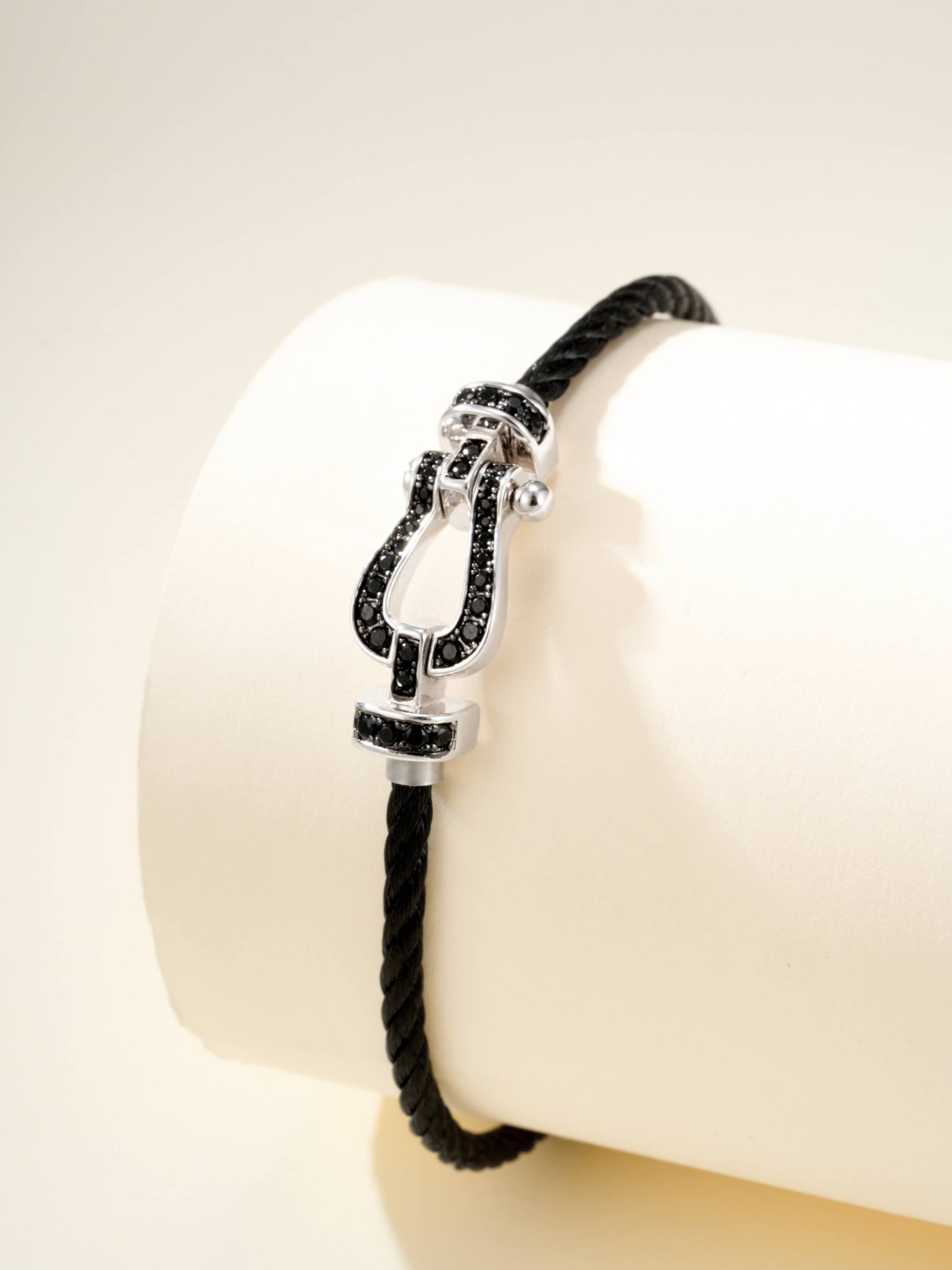 10 degree black diamond horseshoe buckle bracelet (small size) - Image 10