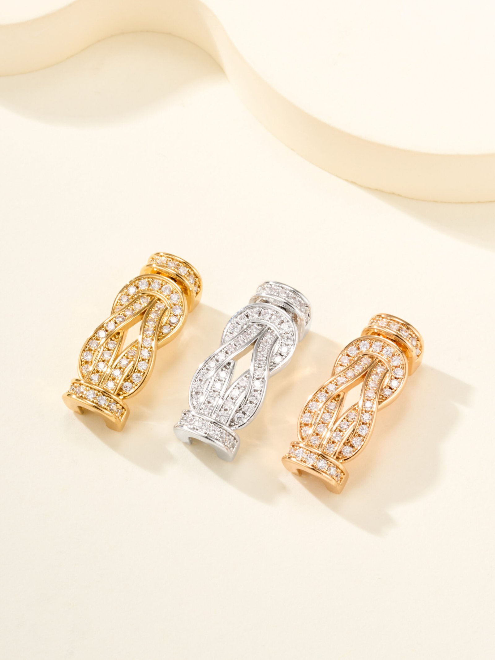 8-degree full diamond twisted flower buckle bracelet (small size) - Image 3