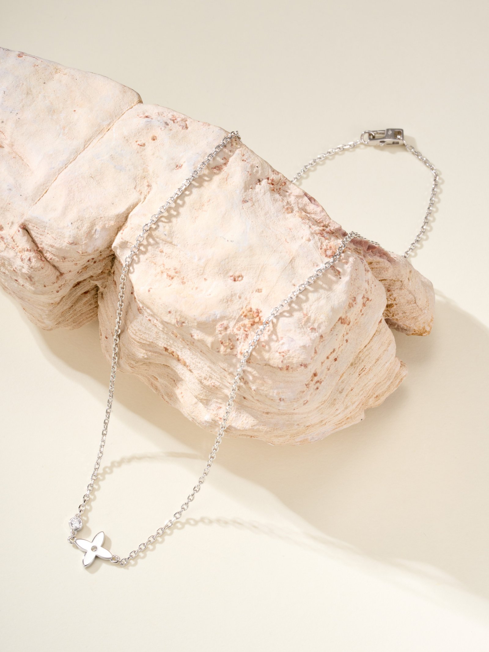 LV Plum Dart Necklace - 图片 17