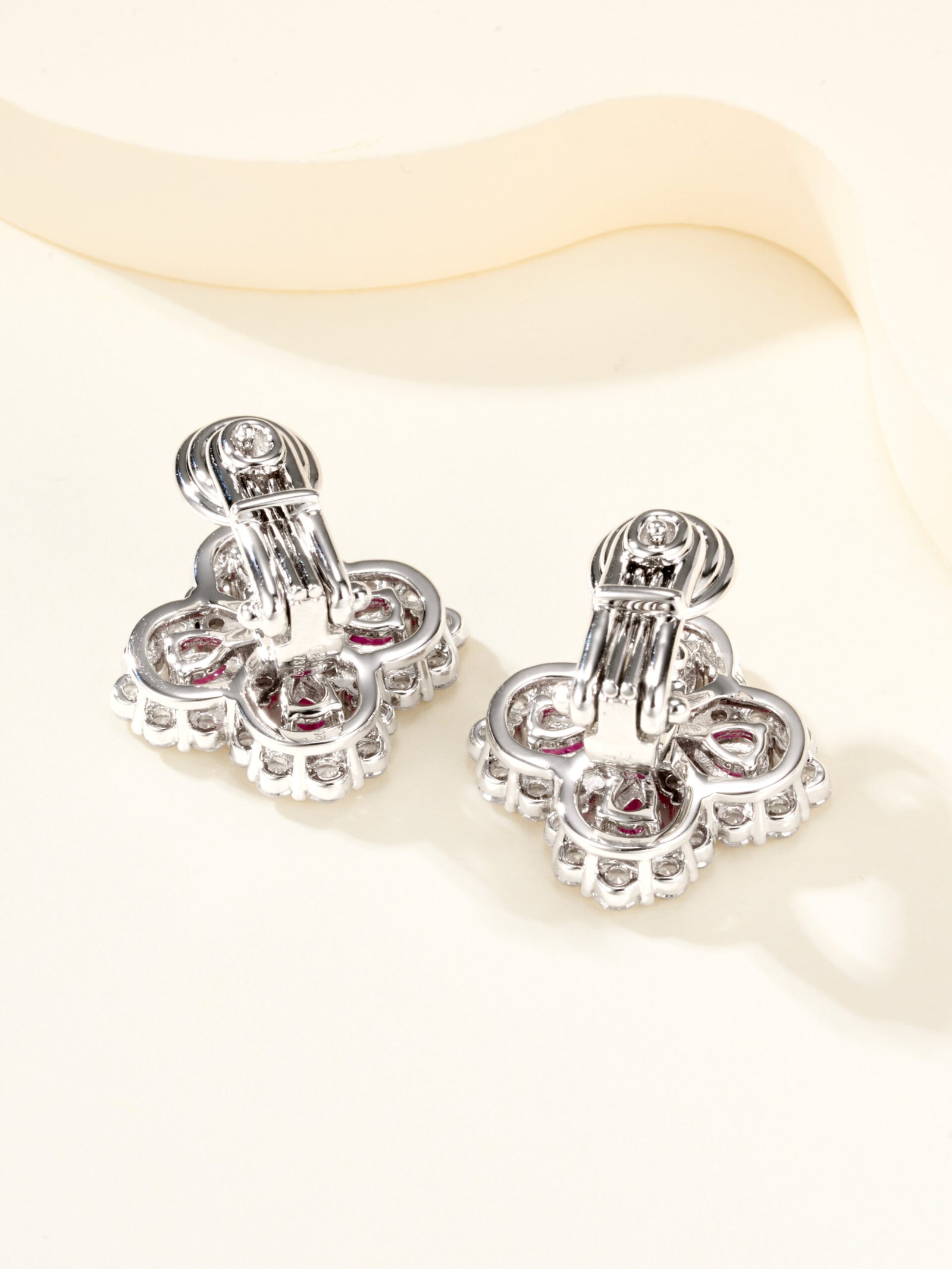 Harry Winston designed loop earrings - Image 10