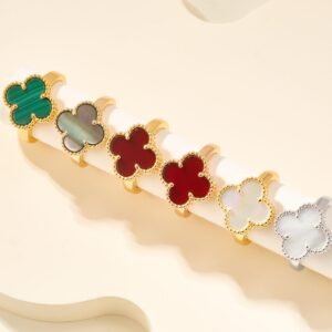 Four leaf clover single flower natural stone ring