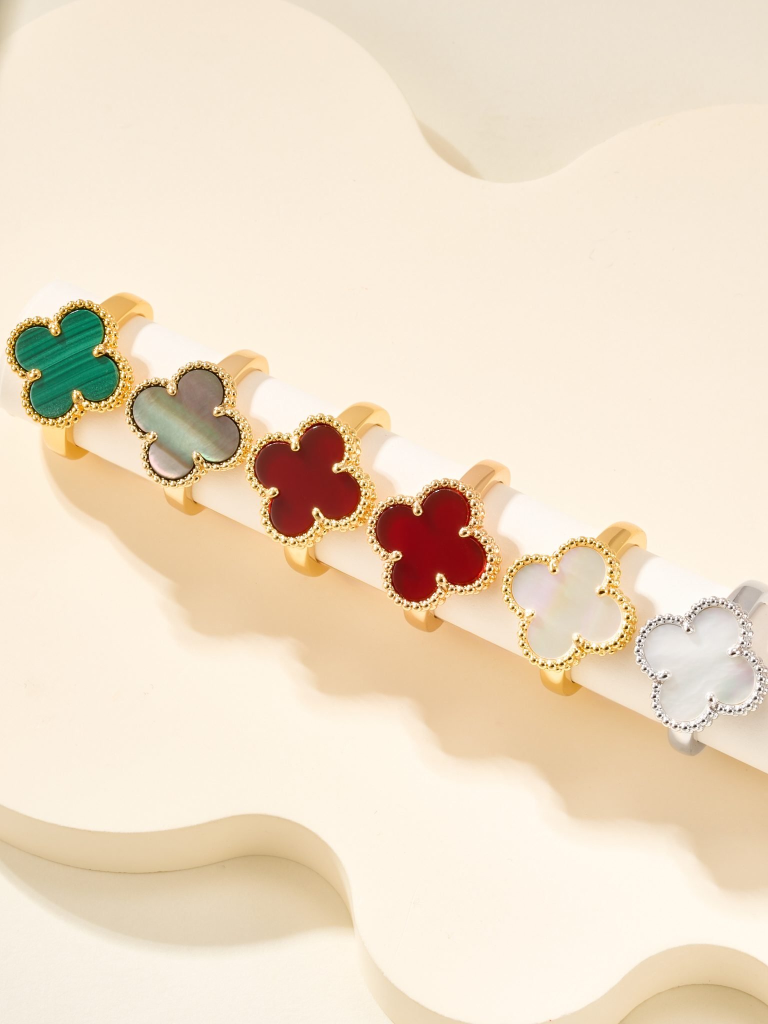 Four leaf clover single flower natural stone ring