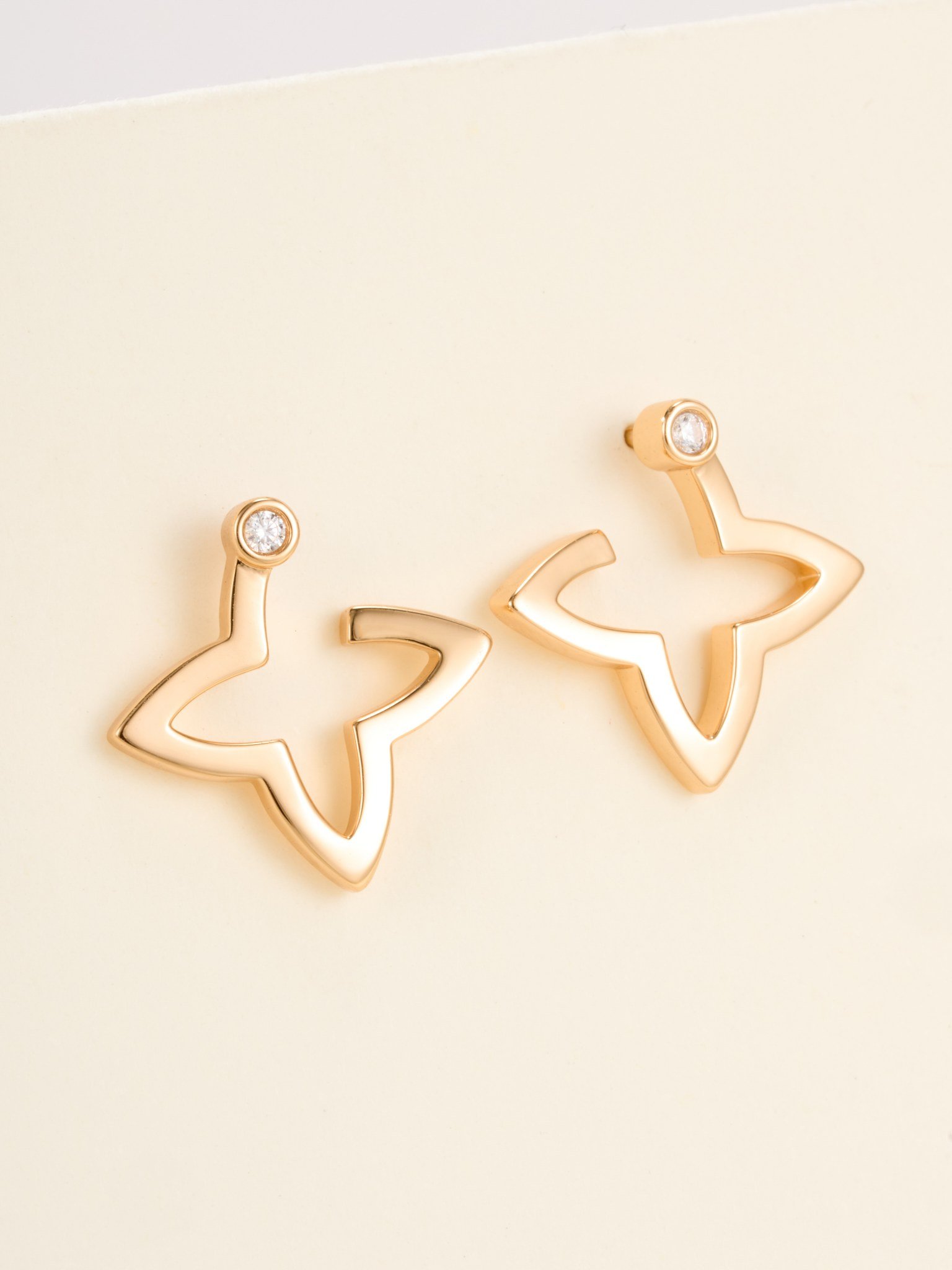 Four pointed star pattern earrings - Image 3